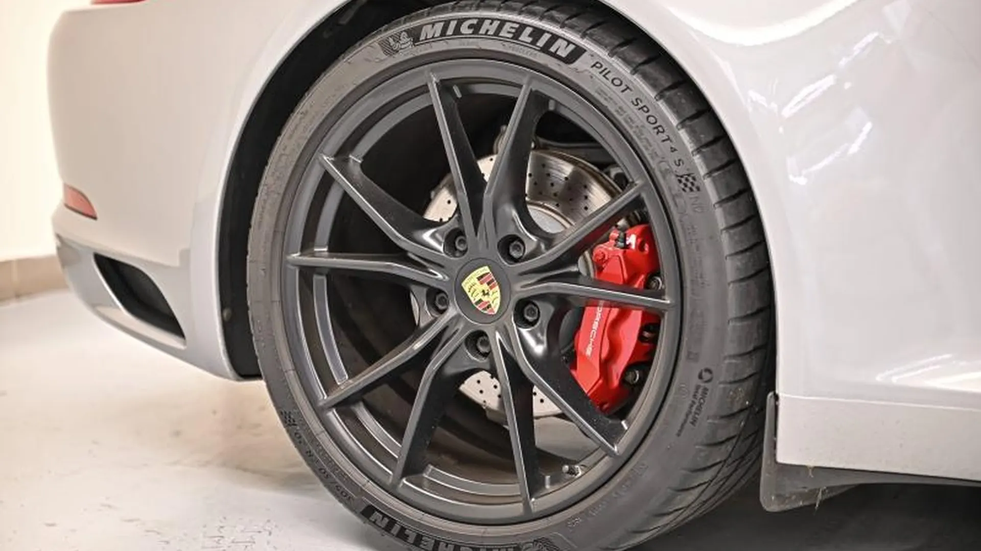 Porsche 911 Cabriolet — photo 16