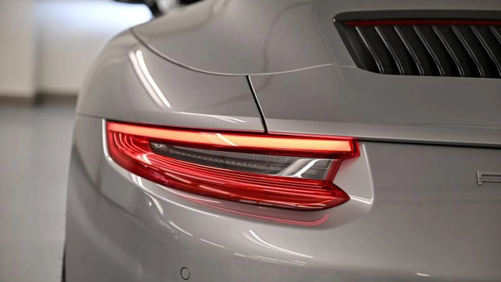 Porsche 911 Cabriolet — photo 13