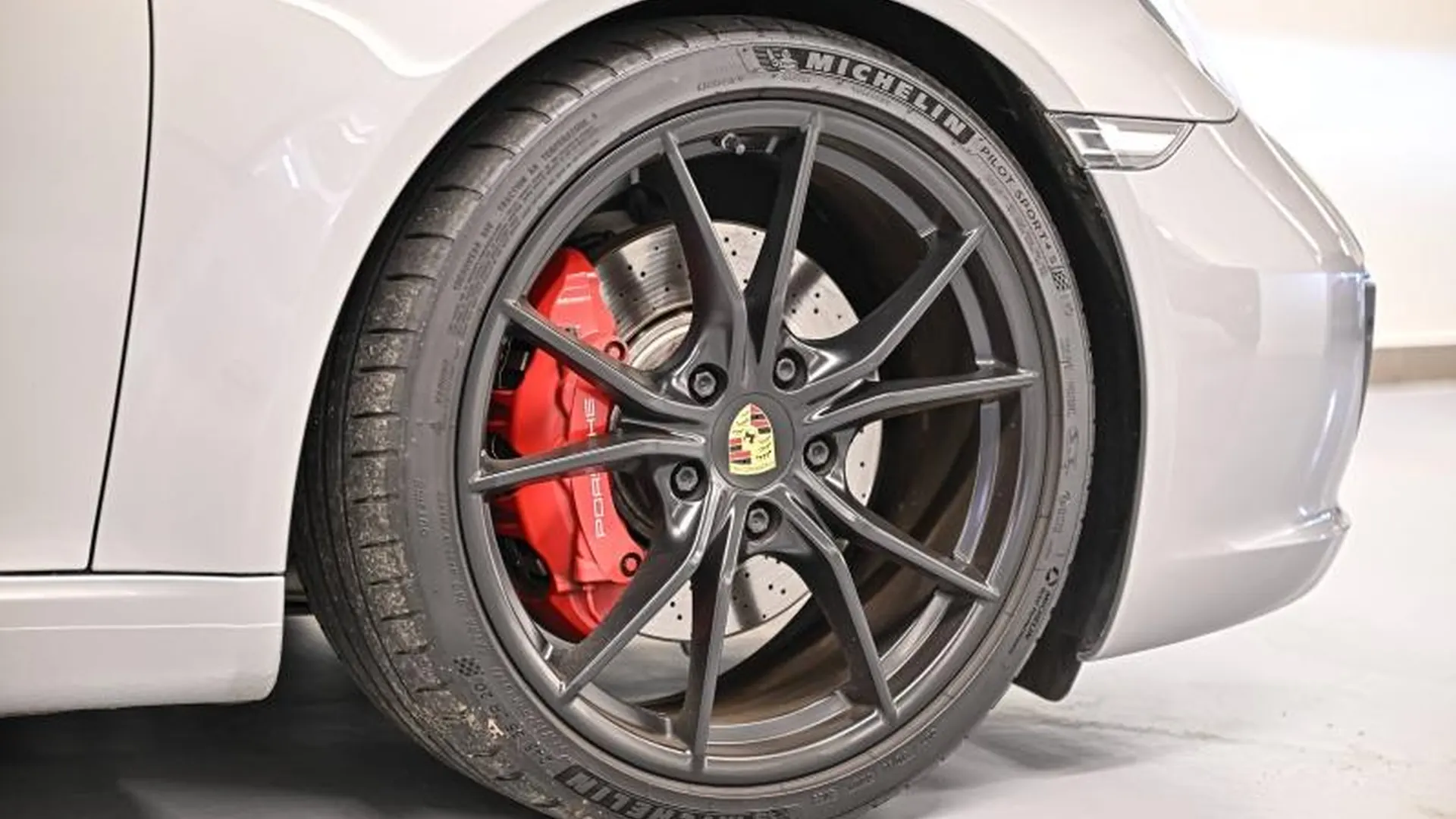 Porsche 911 Cabriolet — photo 17