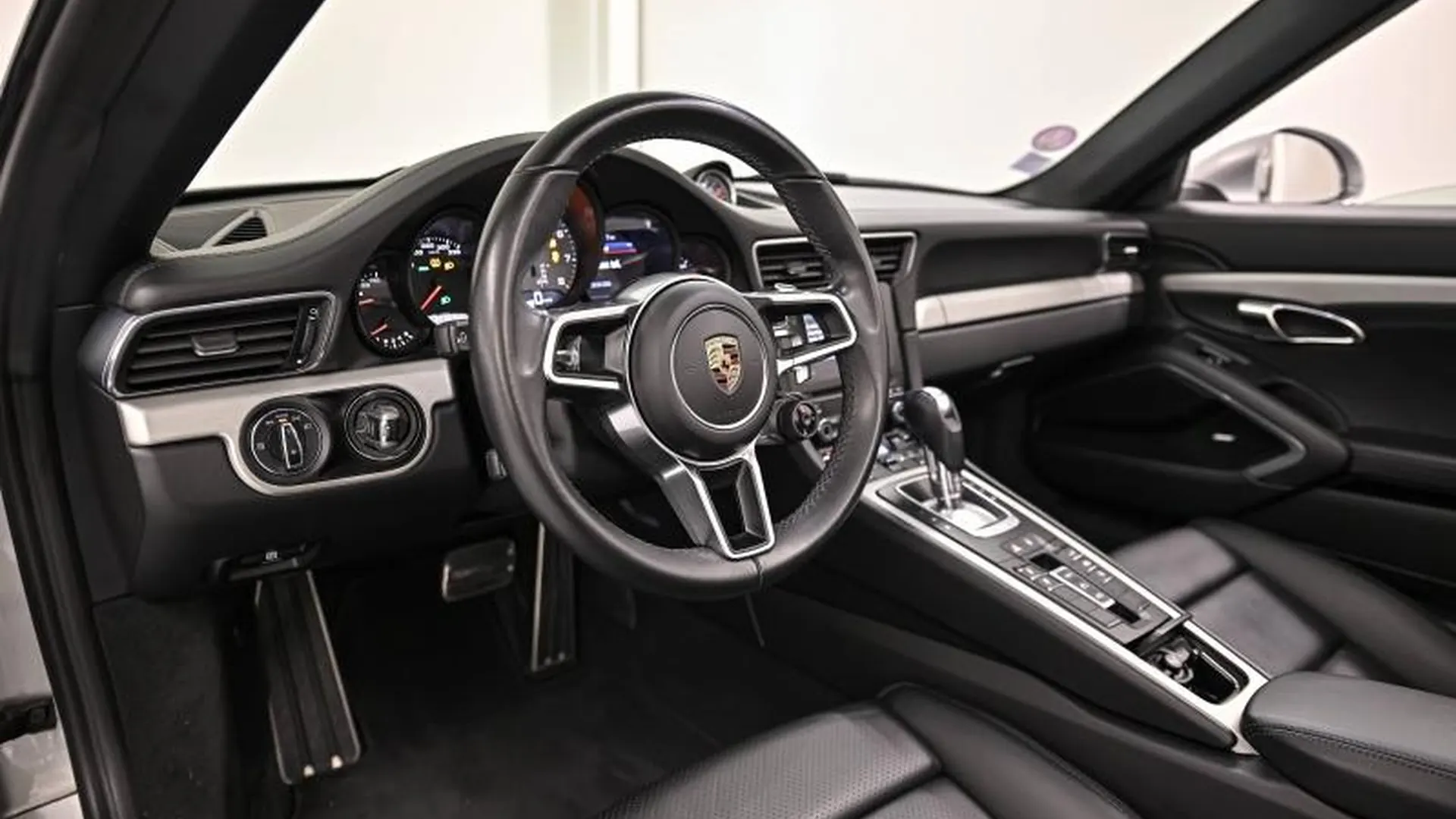 Porsche 911 Cabriolet — photo 25