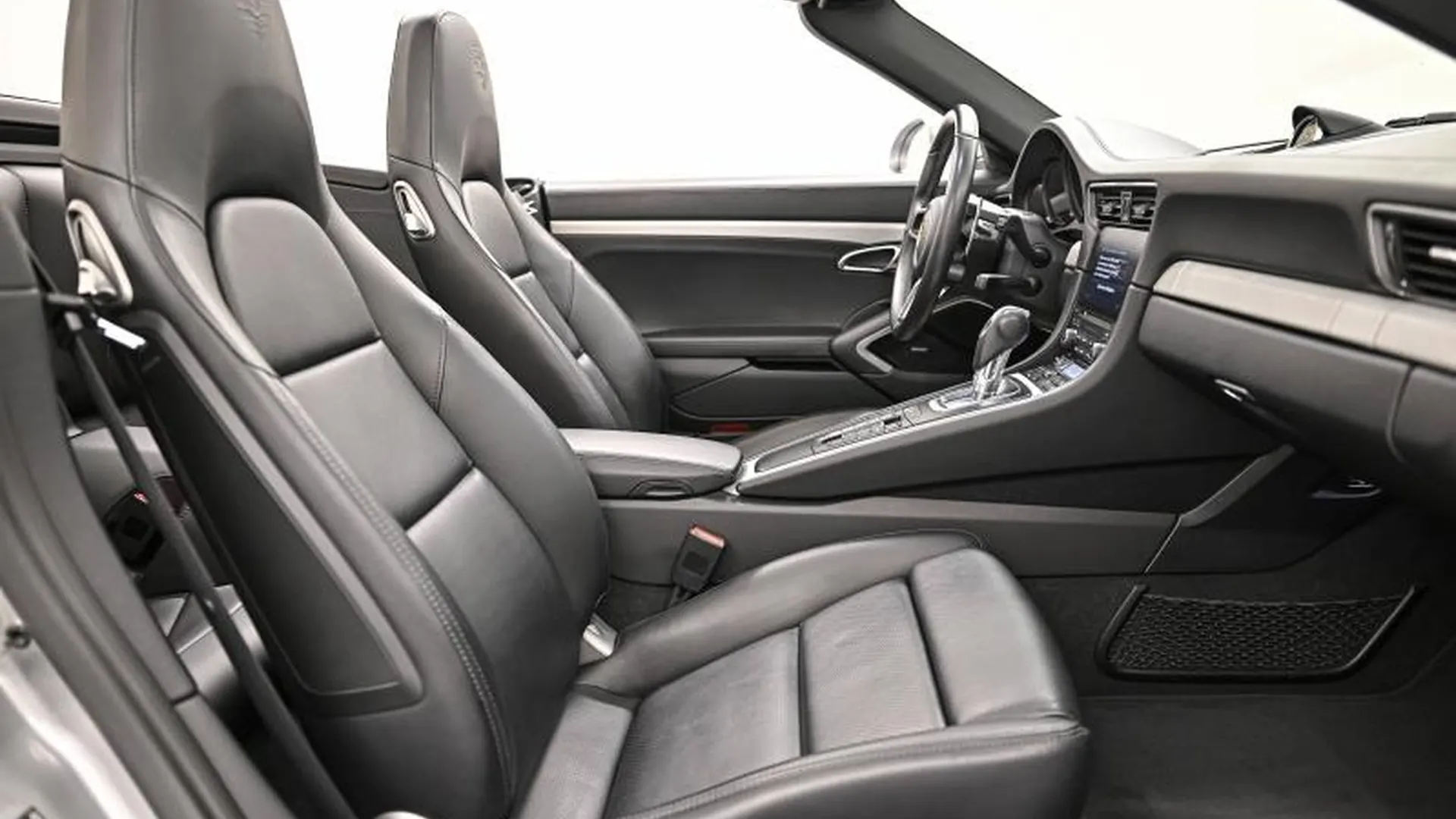 Porsche 911 Cabriolet — photo 20