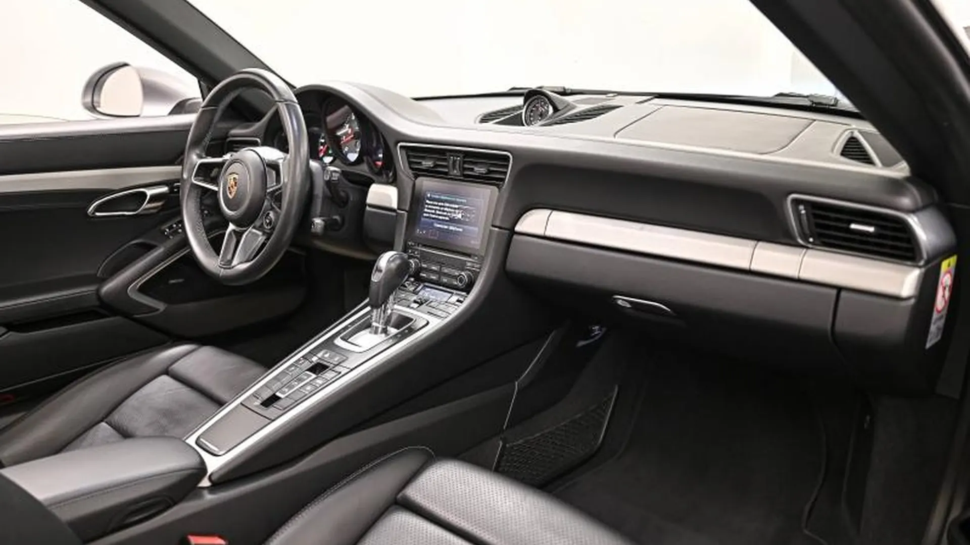 Porsche 911 Cabriolet — photo 19