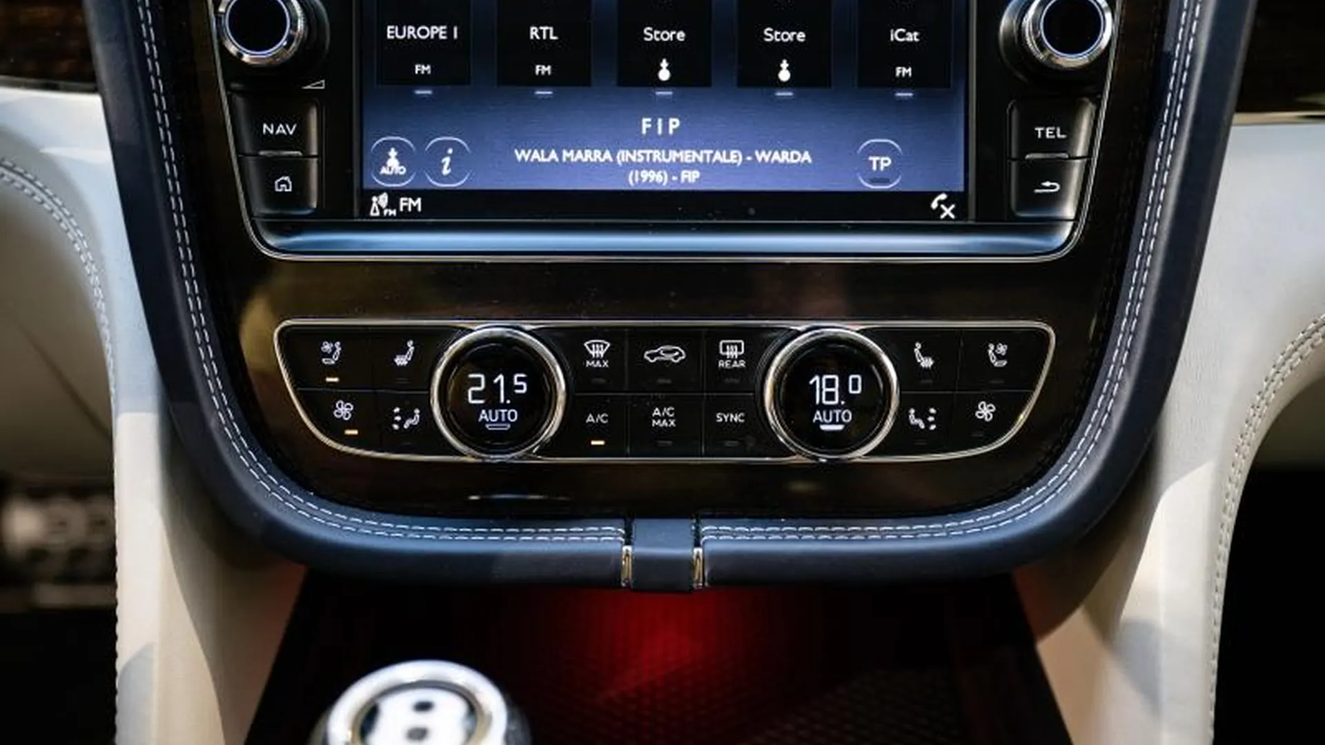 Bentley Bentayga — photo 32