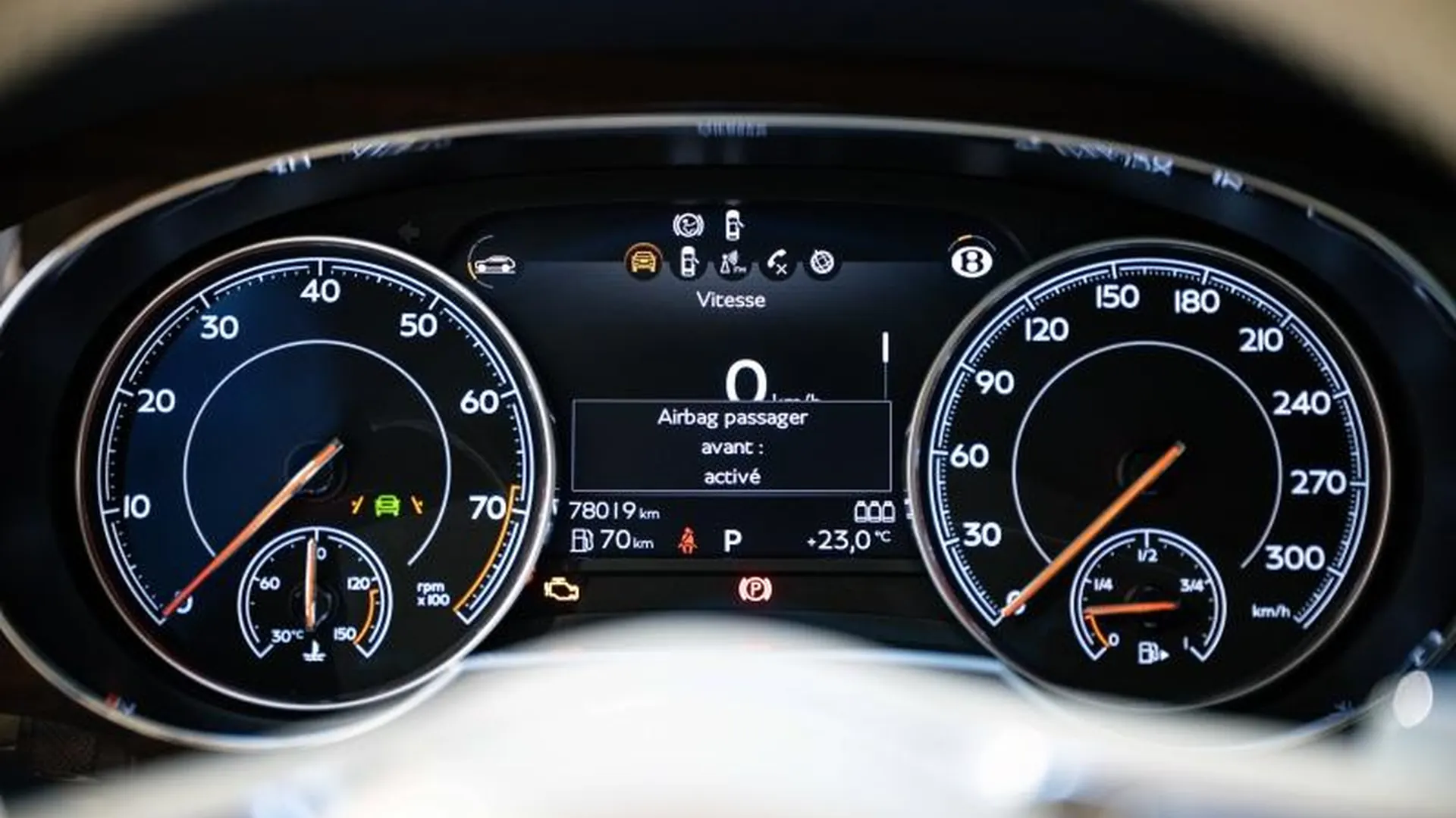 Bentley Bentayga — photo 29