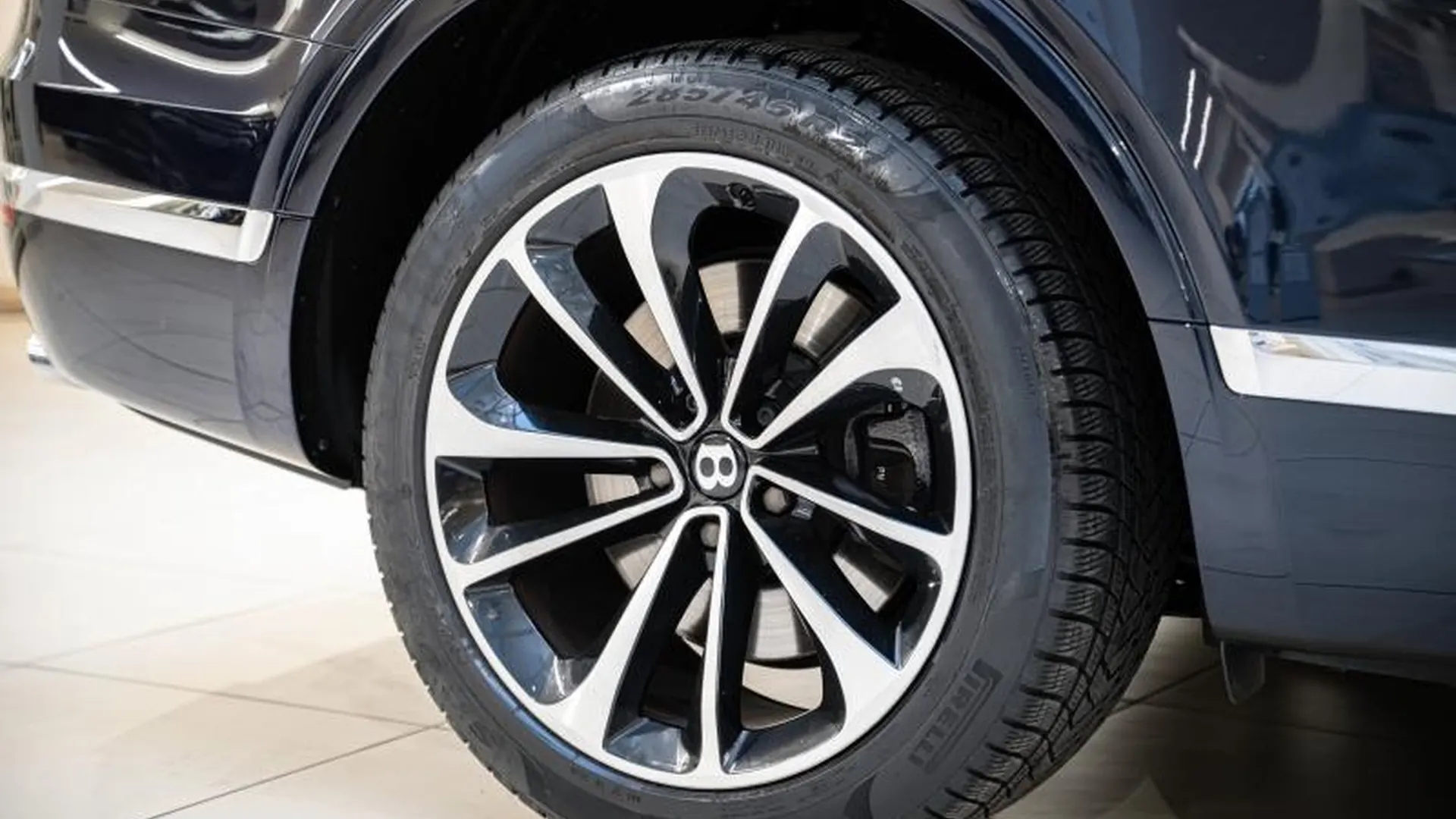 Bentley Bentayga — photo 8