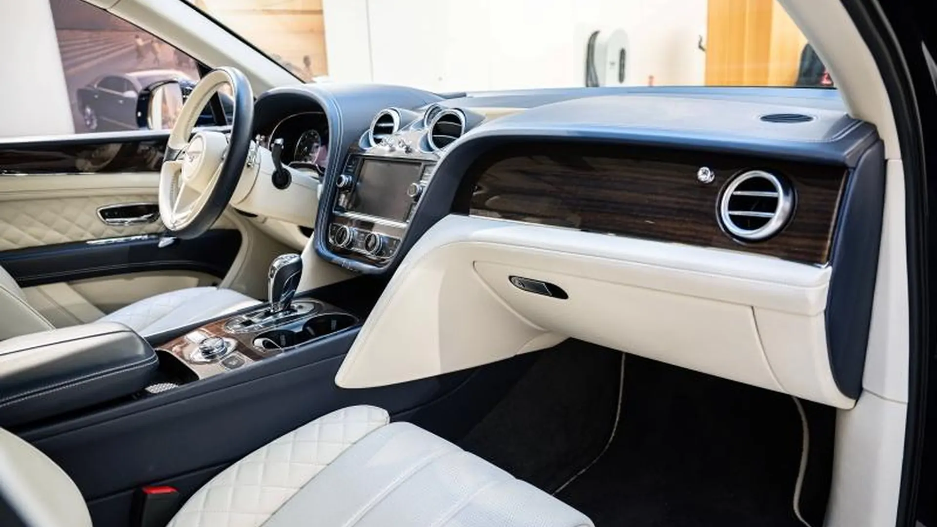 Bentley Bentayga — photo 12