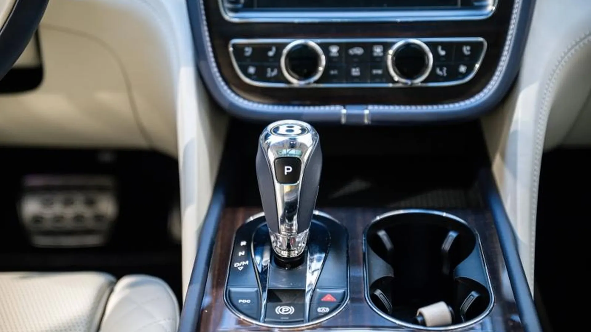 Bentley Bentayga — photo 25