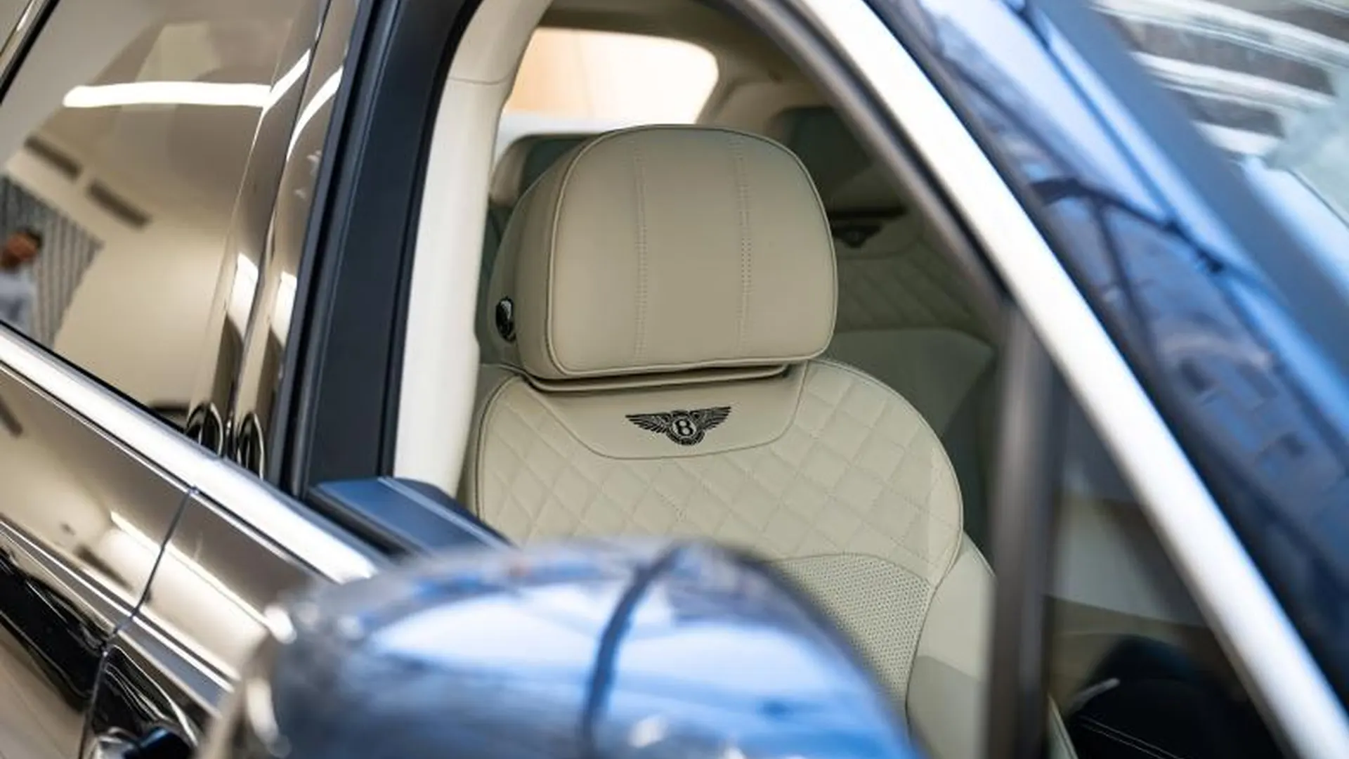 Bentley Bentayga — photo 11