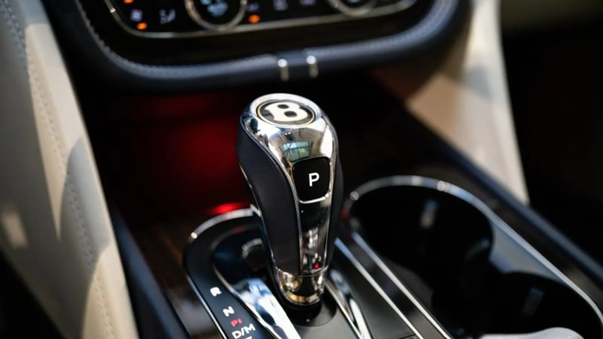 Bentley Bentayga — photo 35