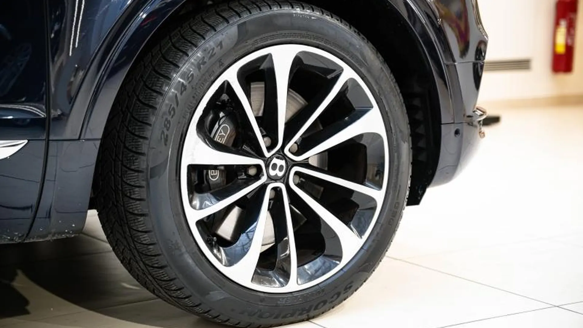 Bentley Bentayga — photo 7