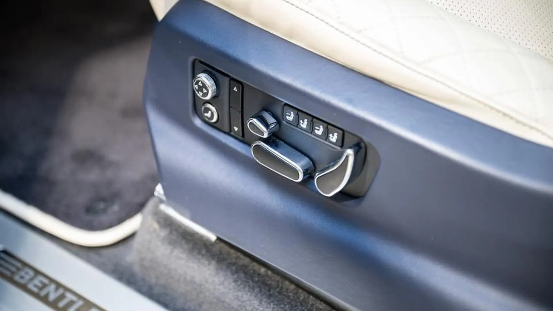 Bentley Bentayga — photo 26