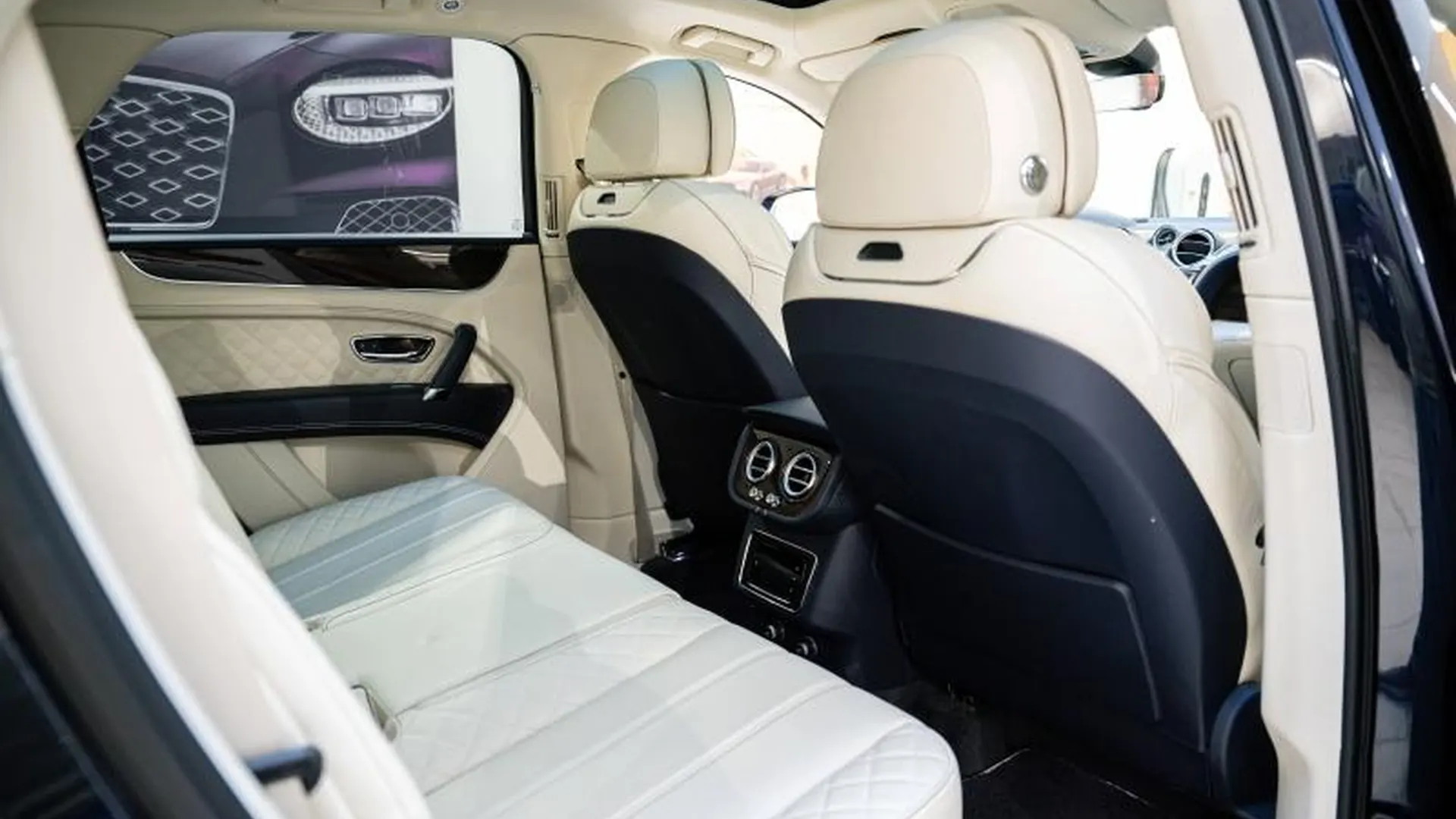 Bentley Bentayga — photo 14