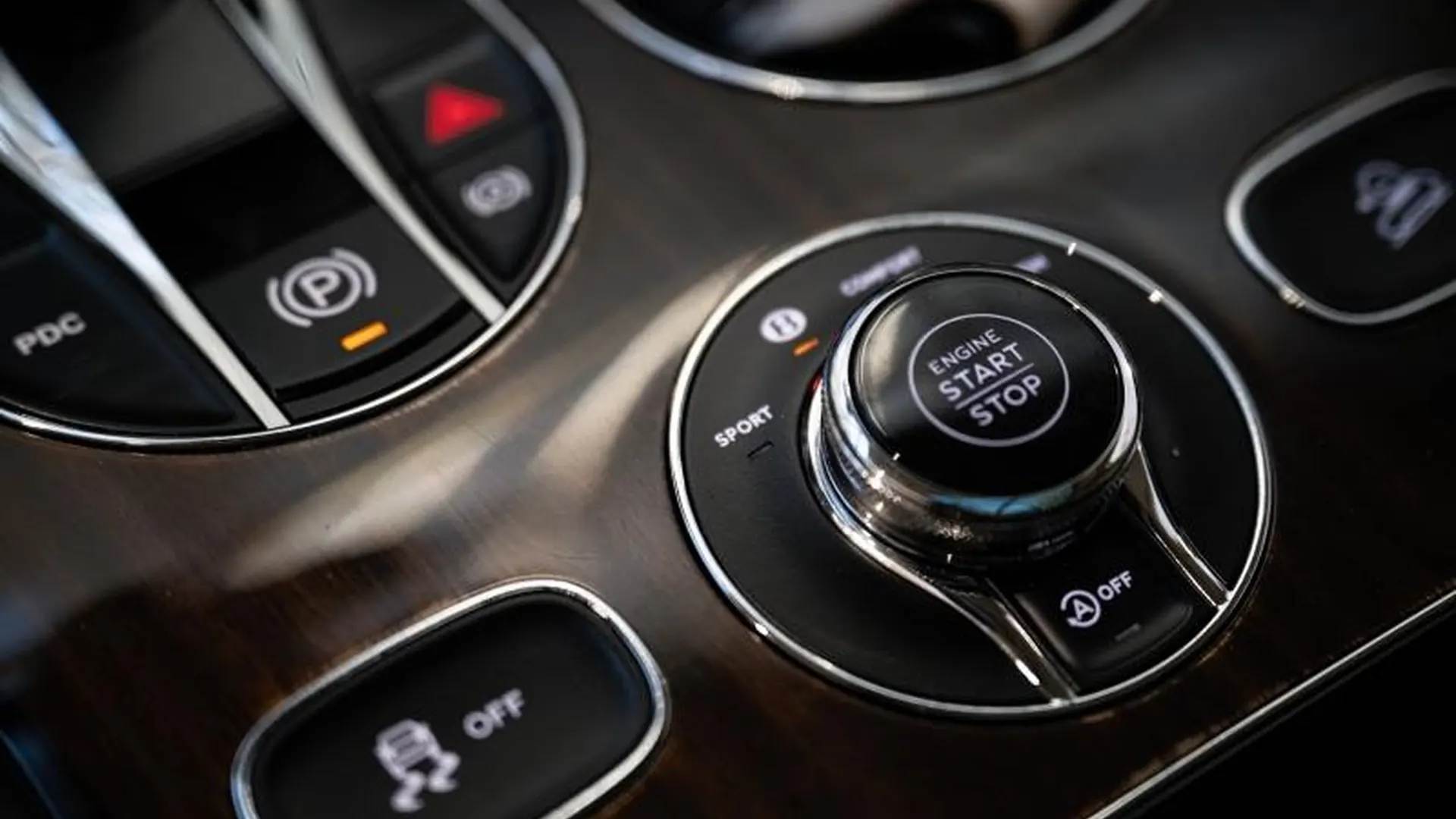 Bentley Bentayga — photo 34