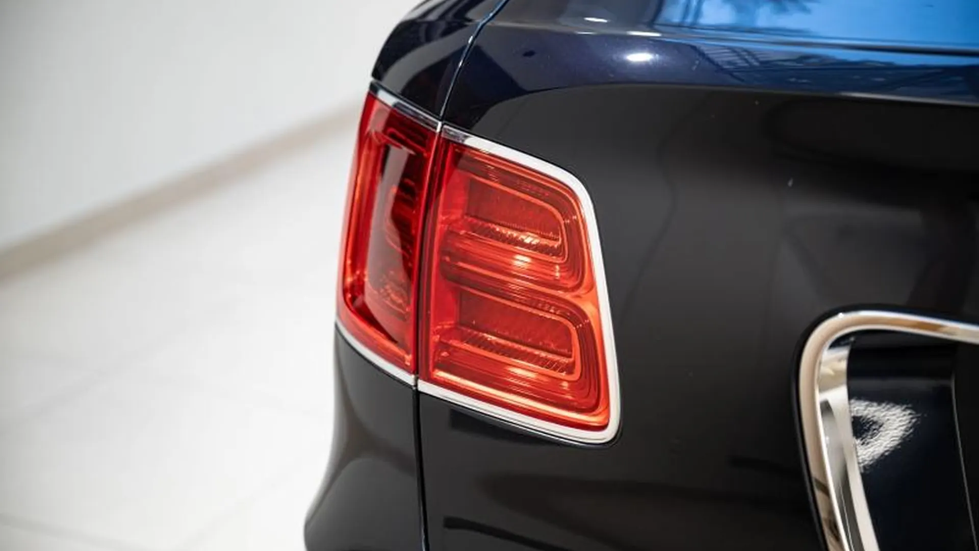 Bentley Bentayga — photo 5