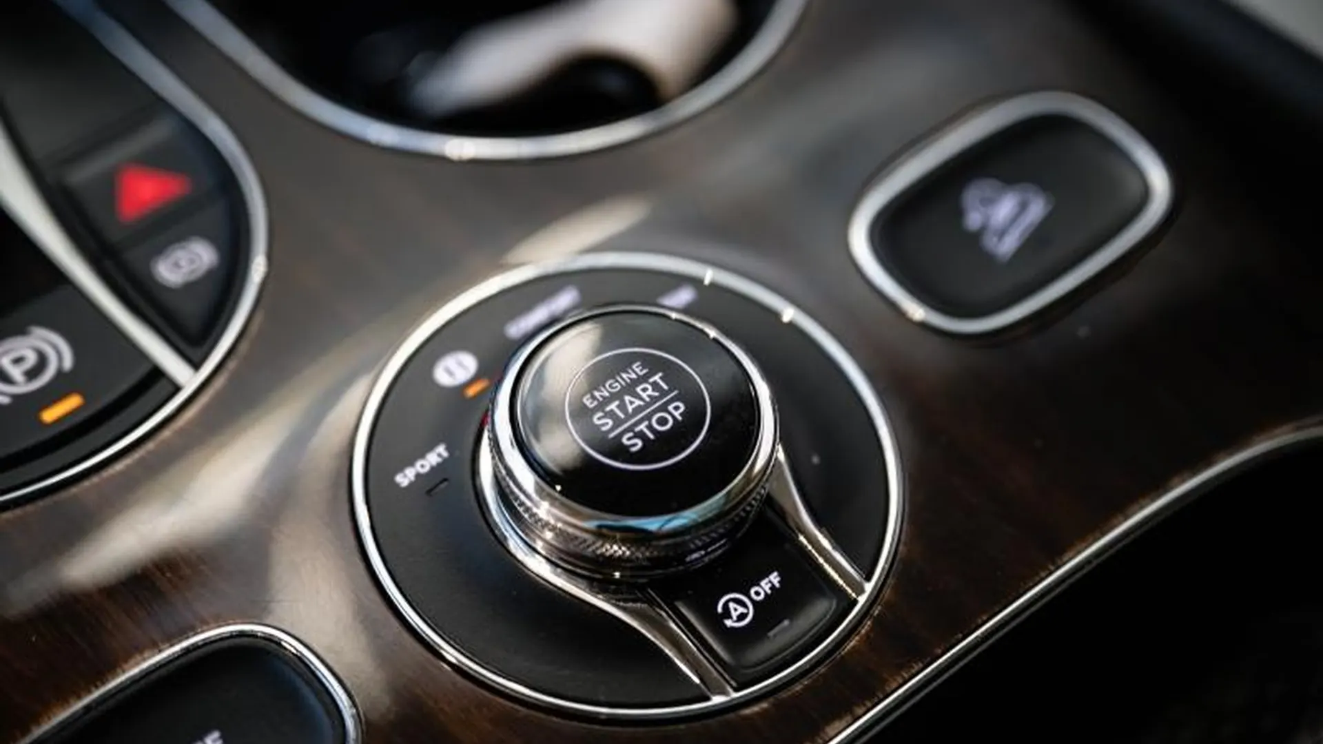 Bentley Bentayga — photo 33