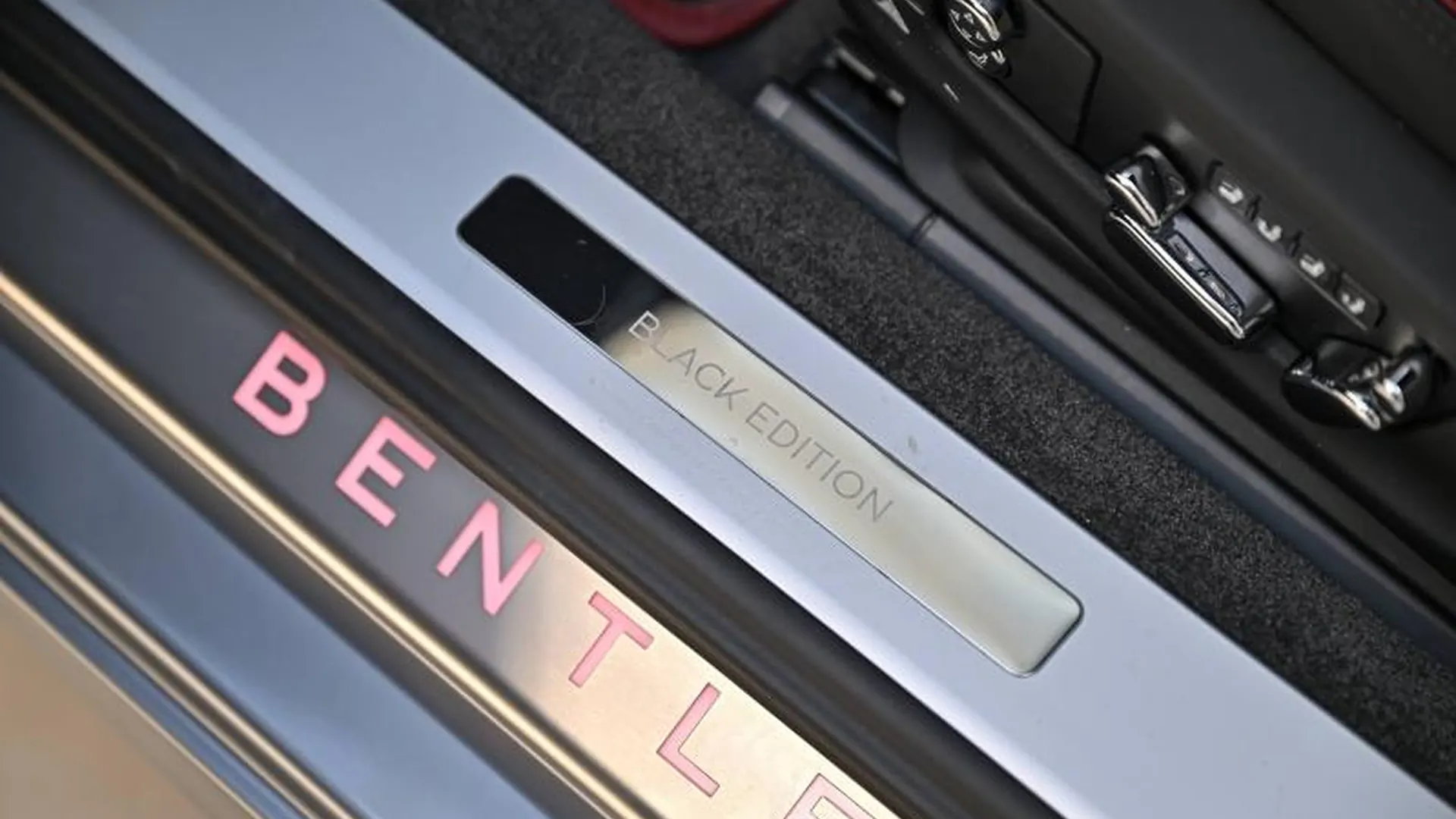 Bentley Continental — photo 26