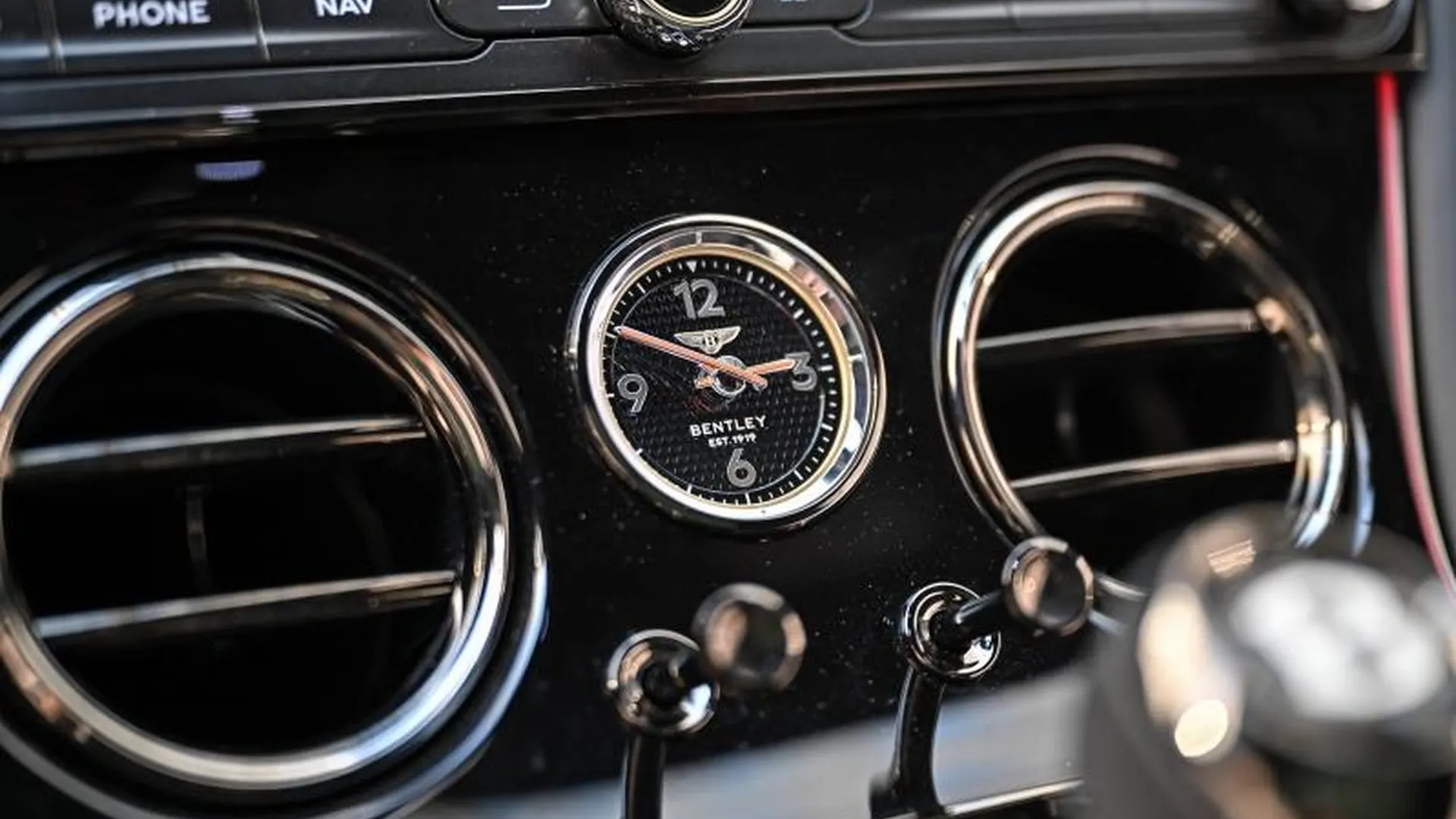 Bentley Continental — photo 32