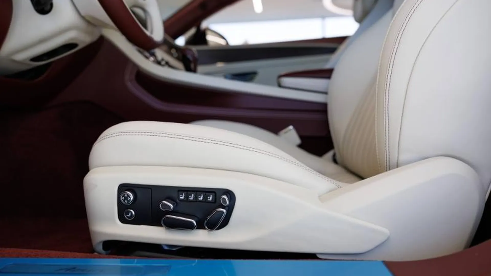 Bentley CONTINENTAL GT AZURE — photo 25
