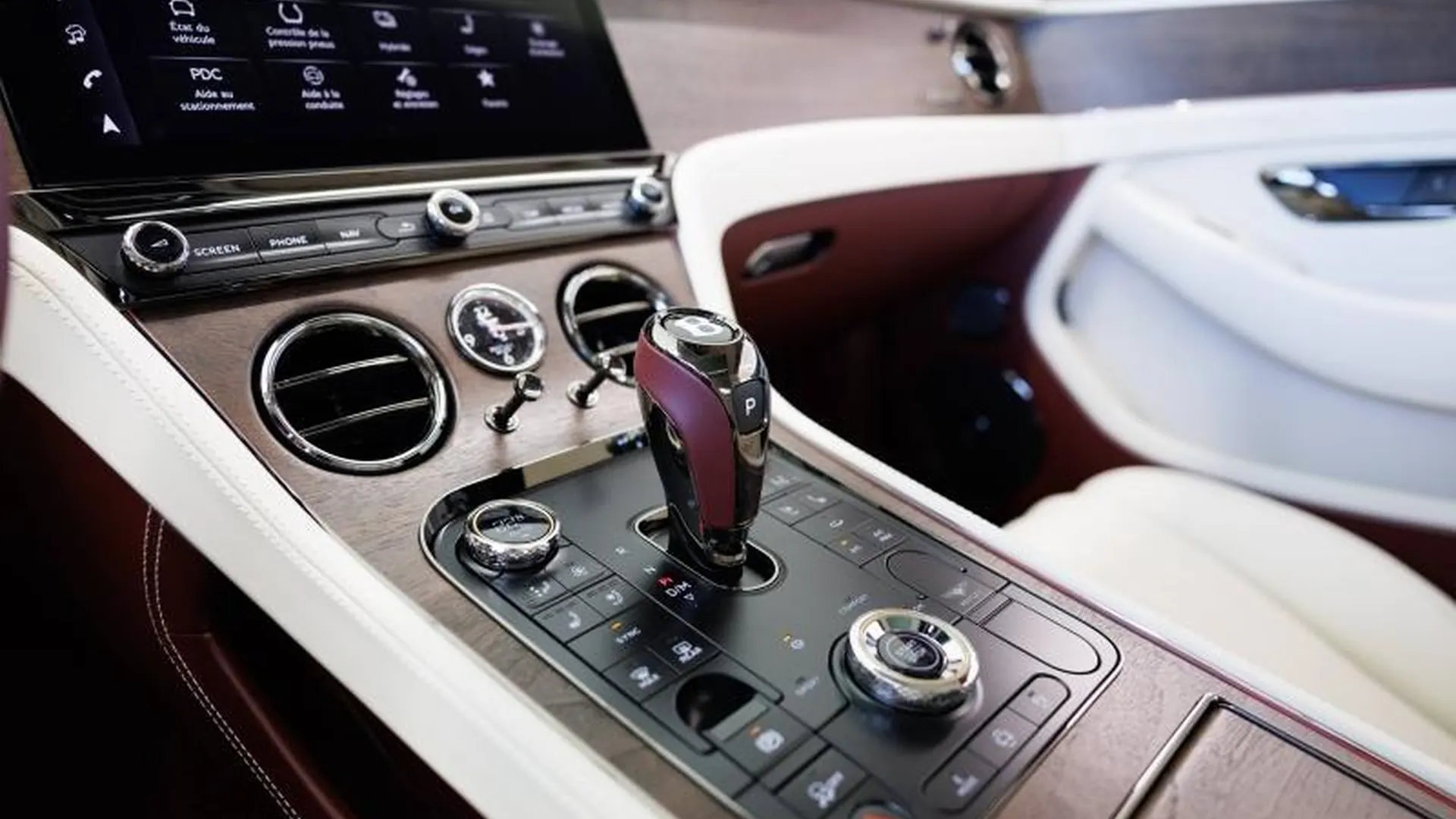 Bentley CONTINENTAL GT AZURE — photo 20