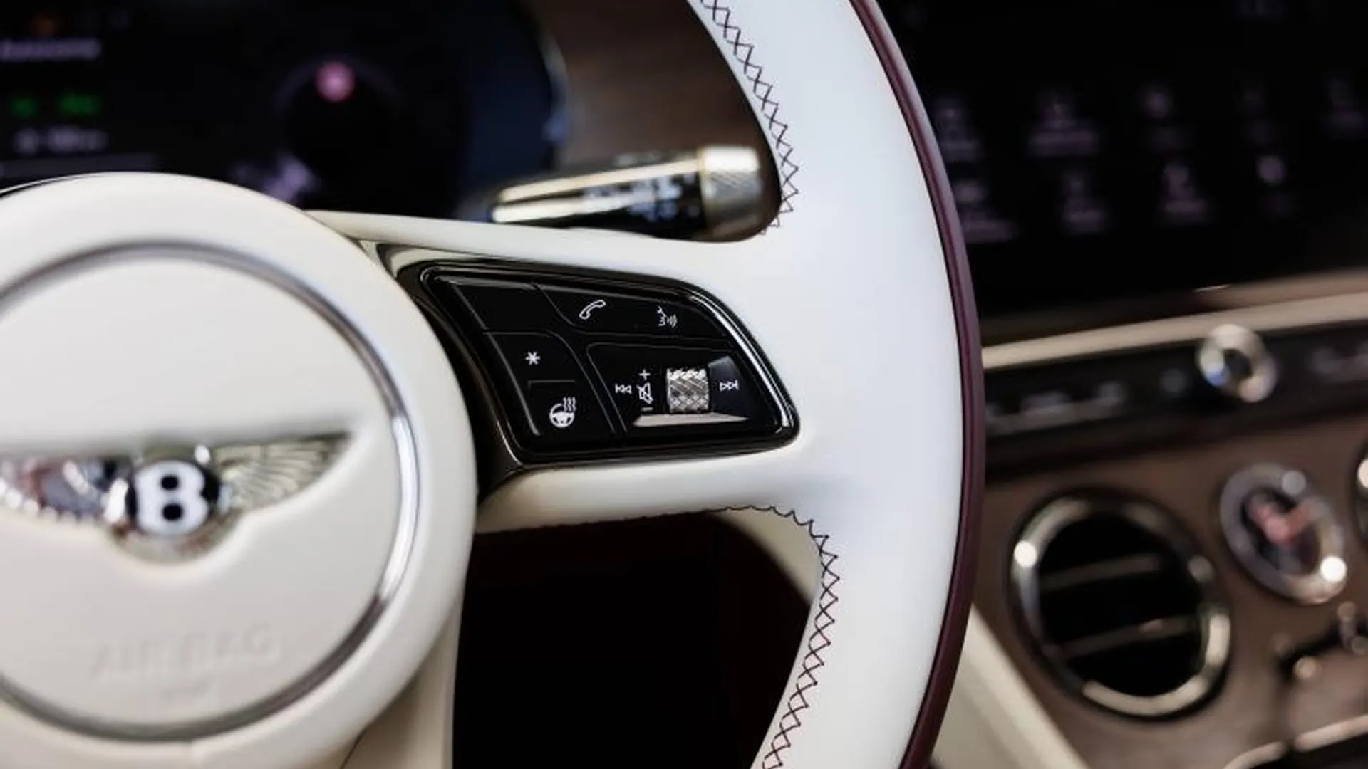Bentley CONTINENTAL GT AZURE — photo 29