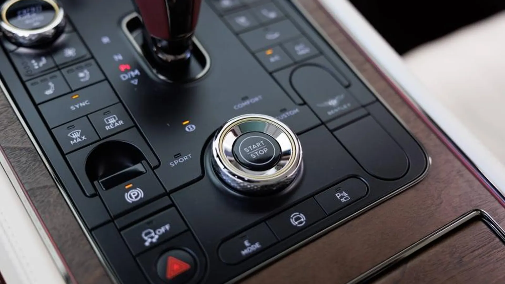 Bentley CONTINENTAL GT AZURE — photo 31