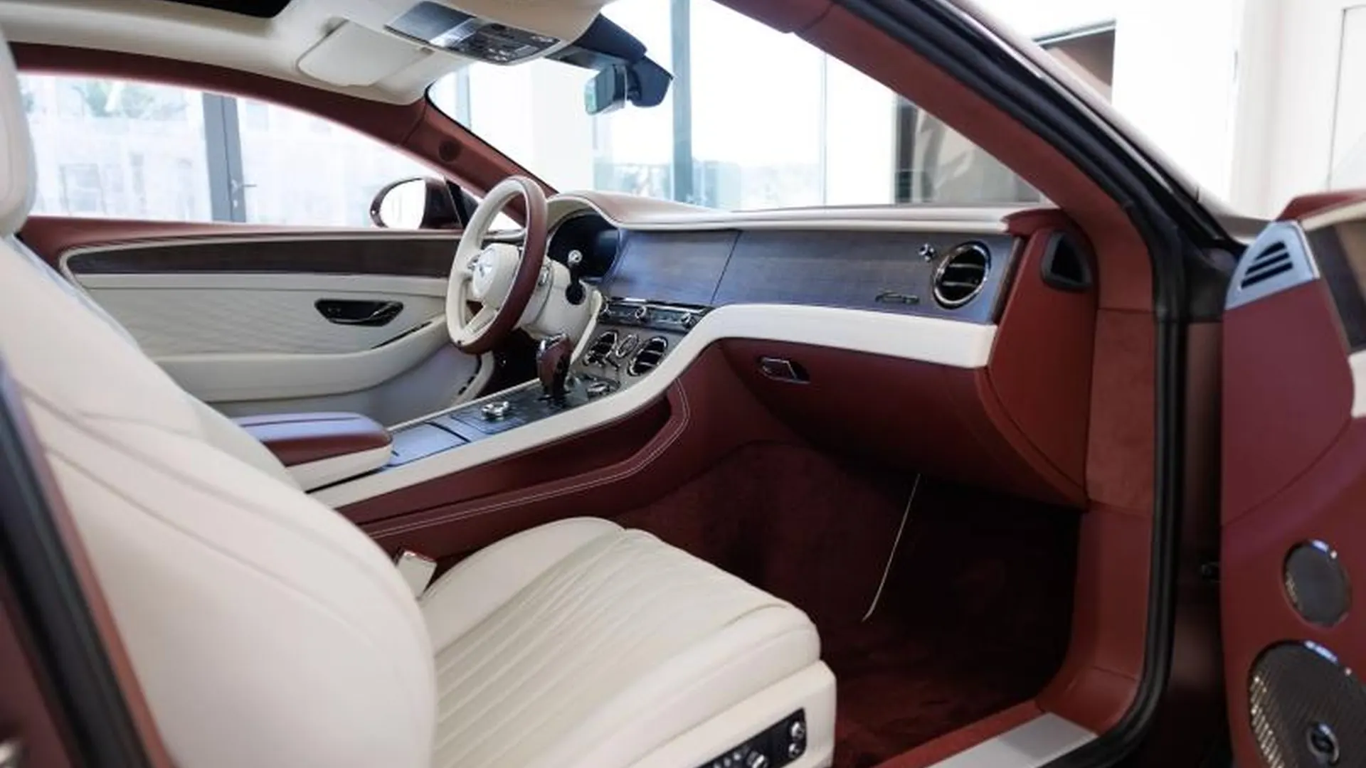 Bentley CONTINENTAL GT AZURE — photo 10
