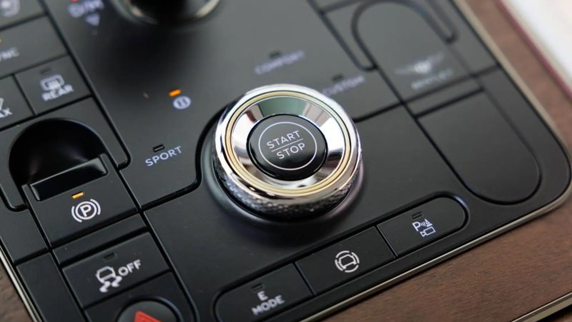 Bentley CONTINENTAL GT AZURE — photo 32