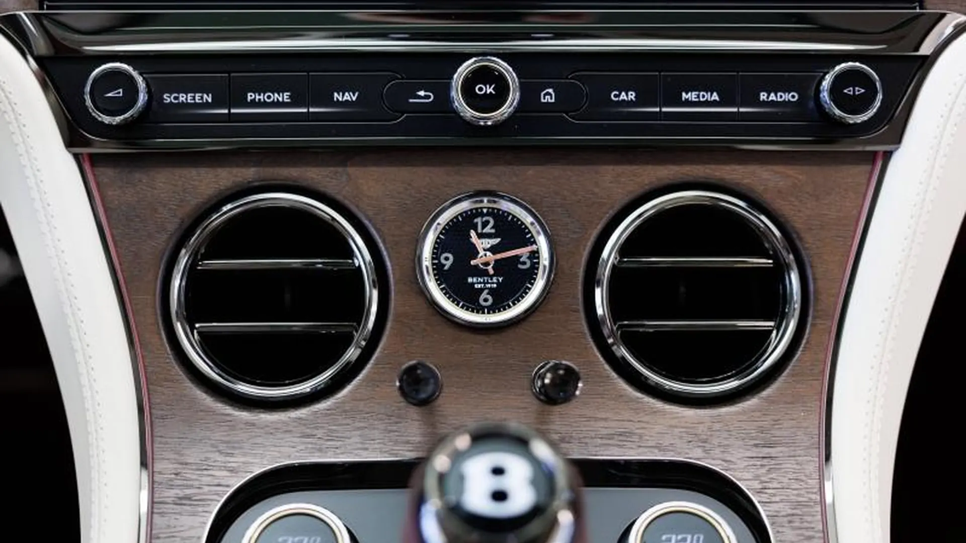 Bentley CONTINENTAL GT AZURE — photo 30