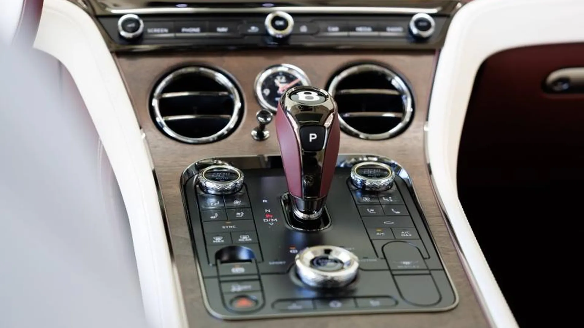 Bentley CONTINENTAL GT AZURE — photo 17