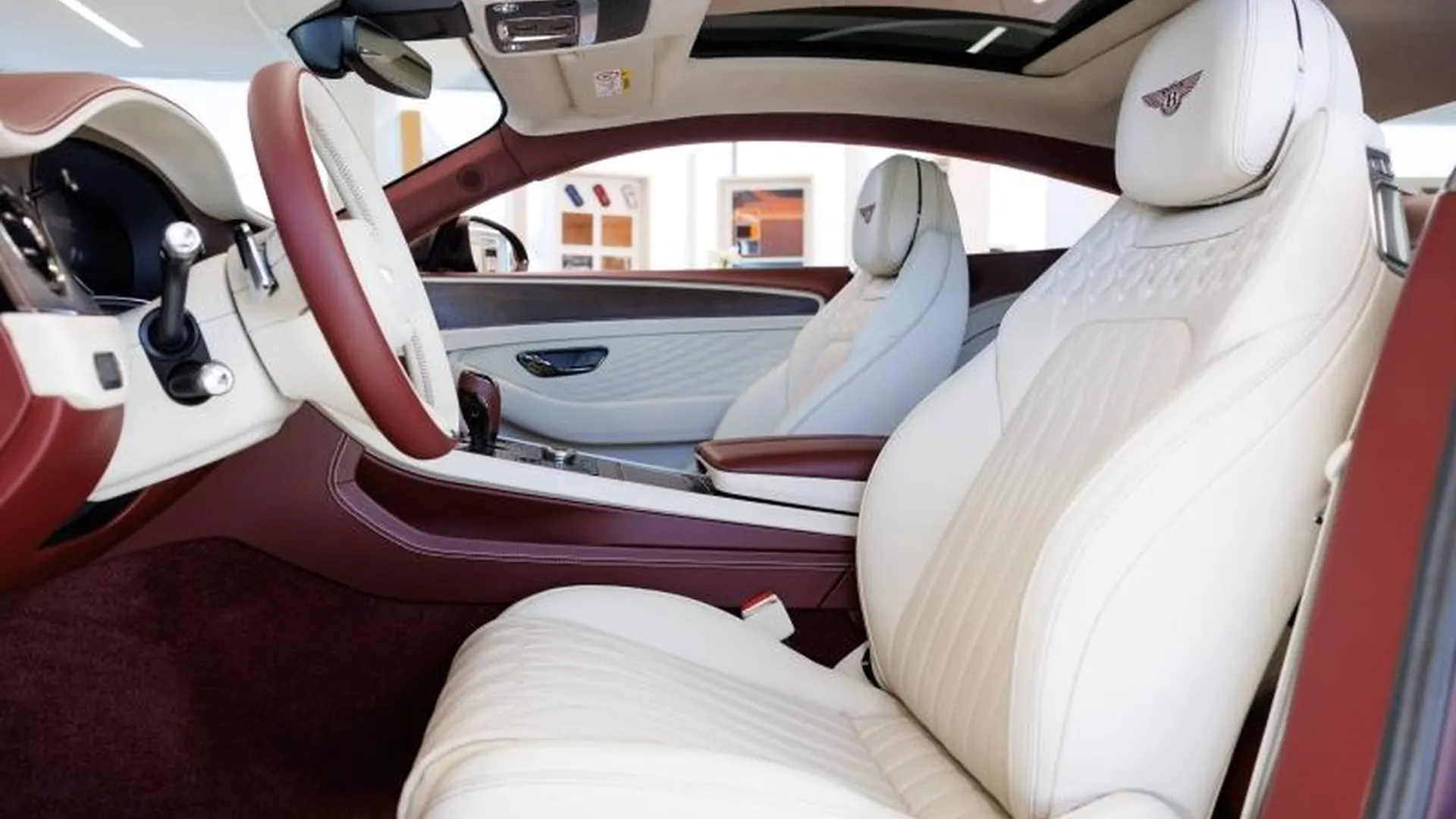 Bentley CONTINENTAL GT AZURE — photo 23