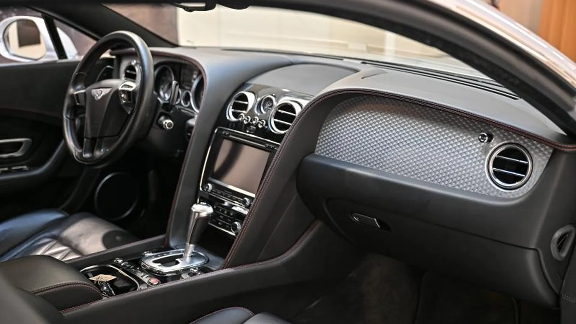 Bentley Continental GT — photo 16