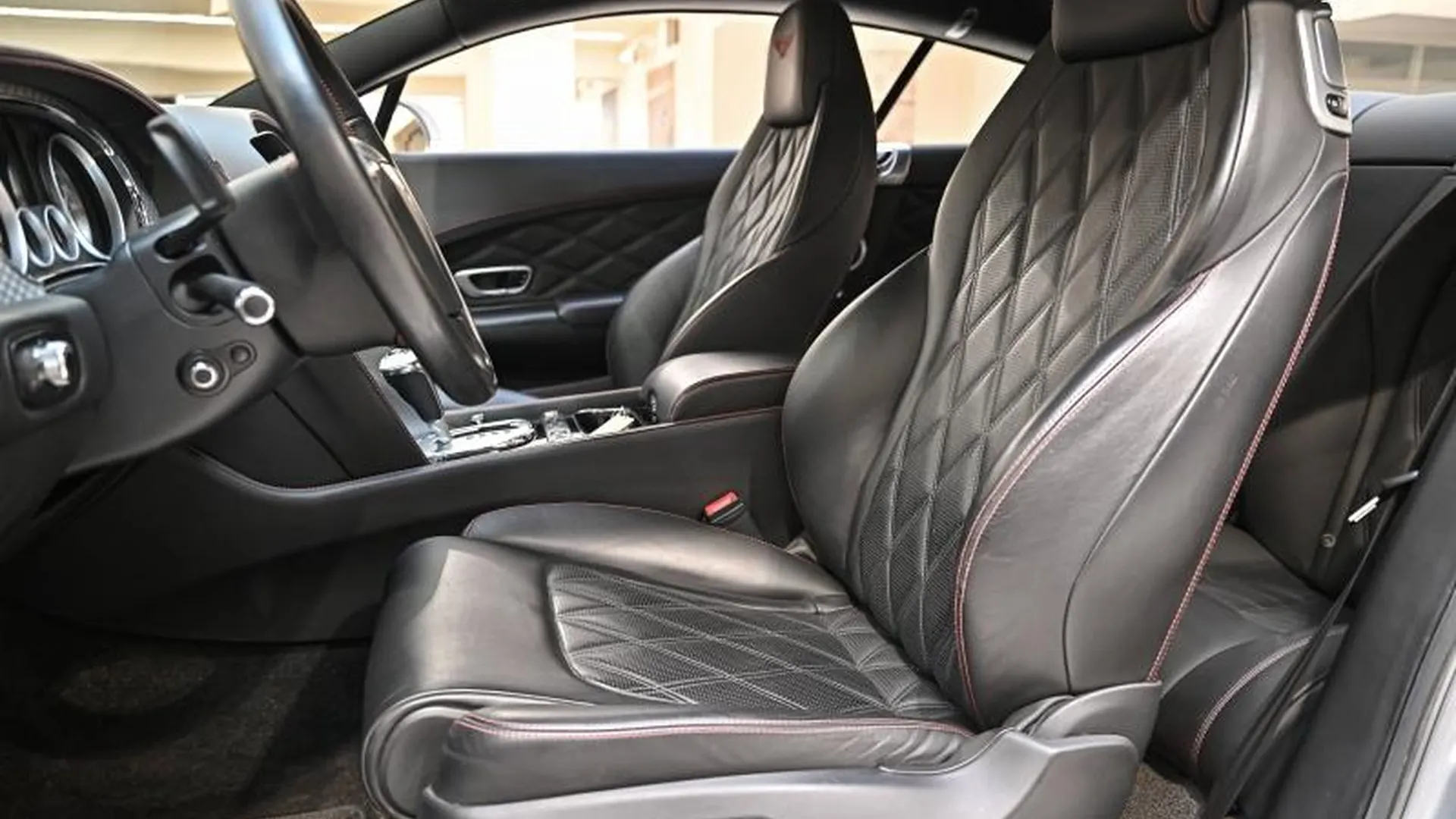 Bentley Continental GT — photo 15
