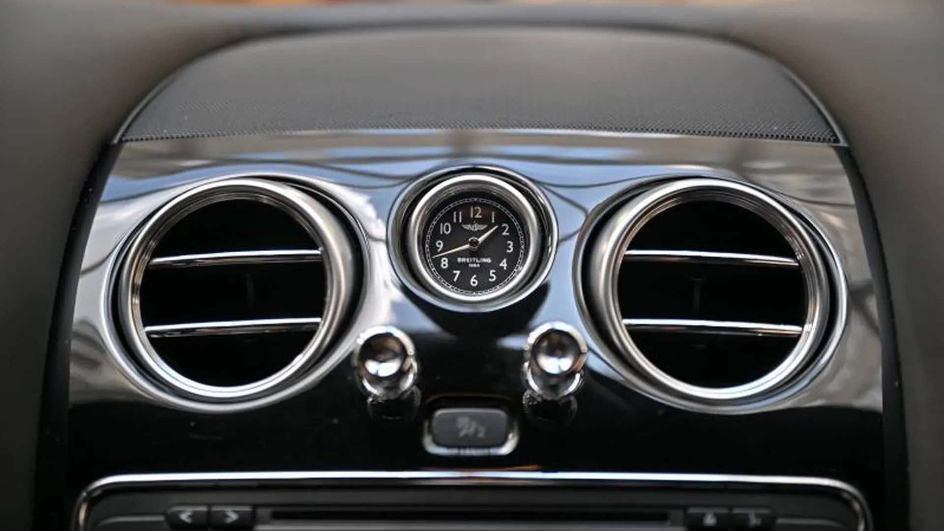 Bentley Continental GT — photo 26