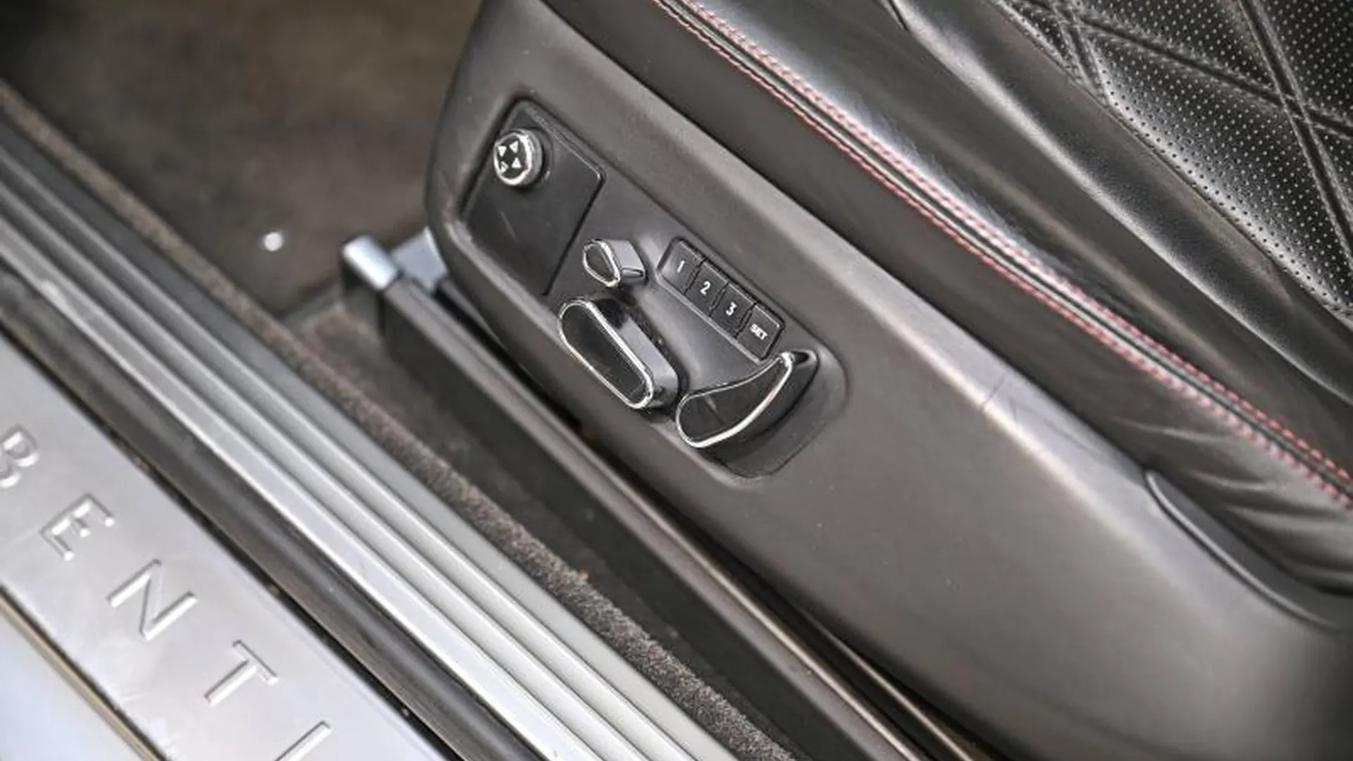 Bentley Continental GT — photo 22