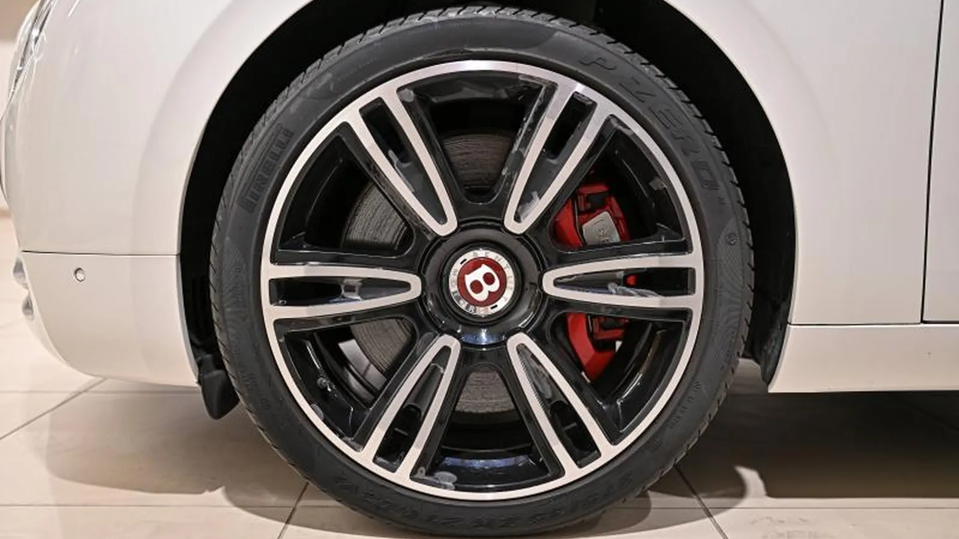 Bentley Flying Spur — photo 16