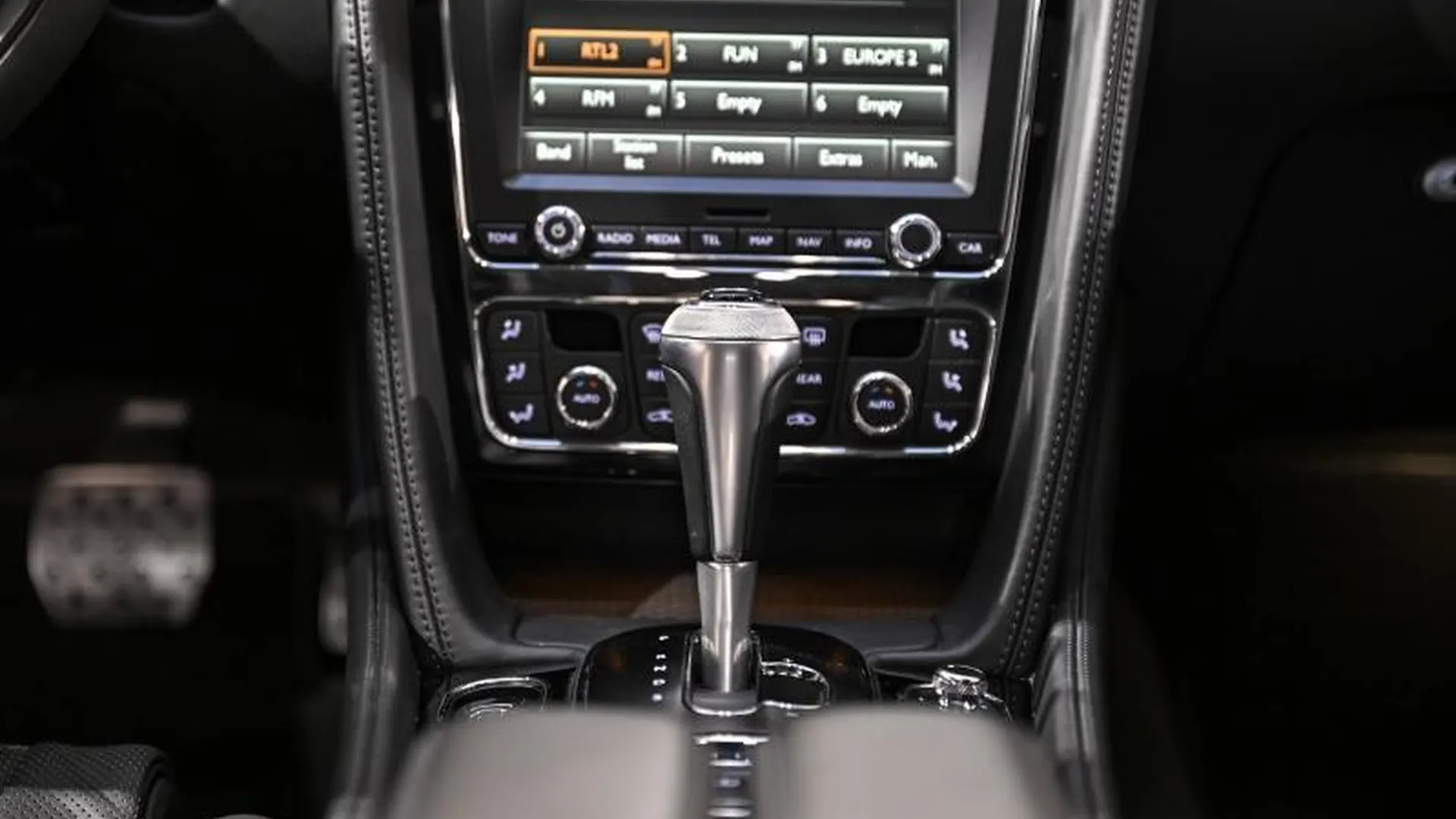 Bentley Flying Spur — photo 26