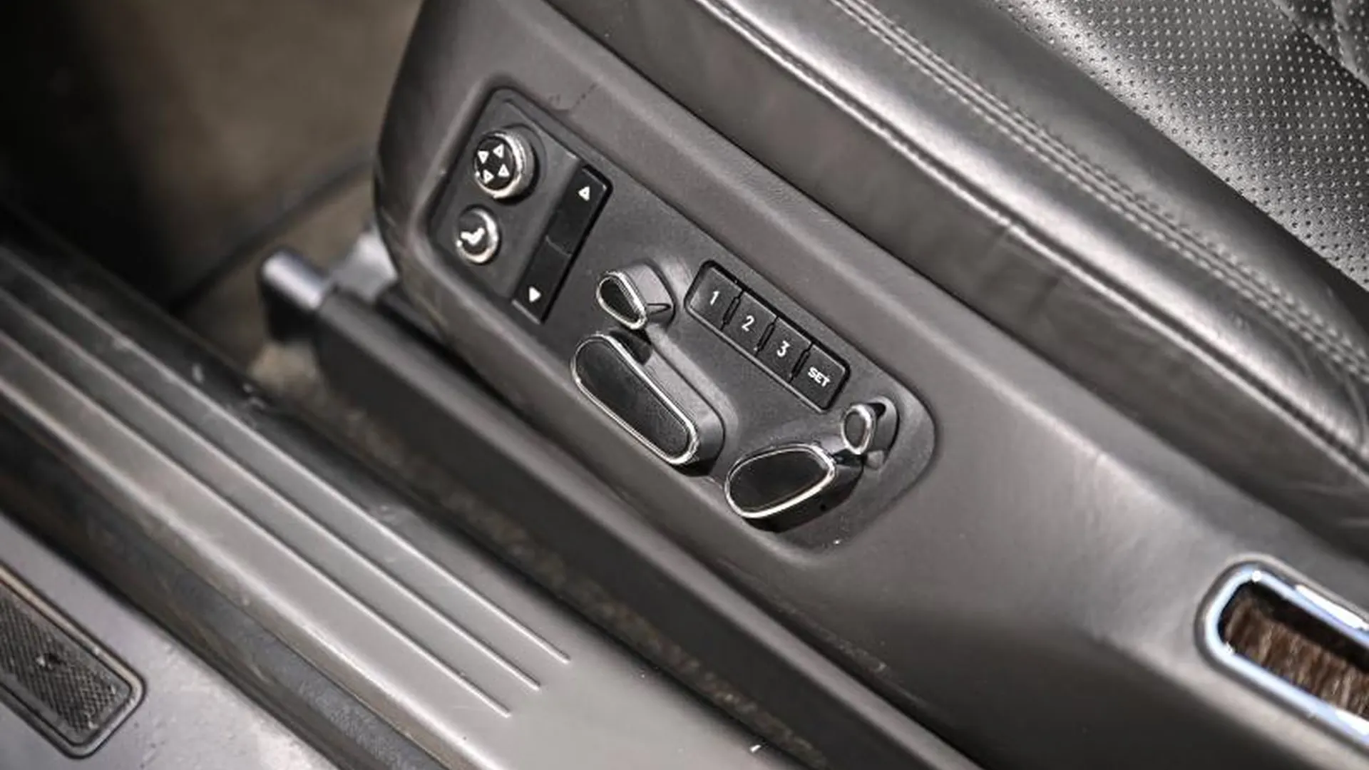 Bentley Flying Spur — photo 27
