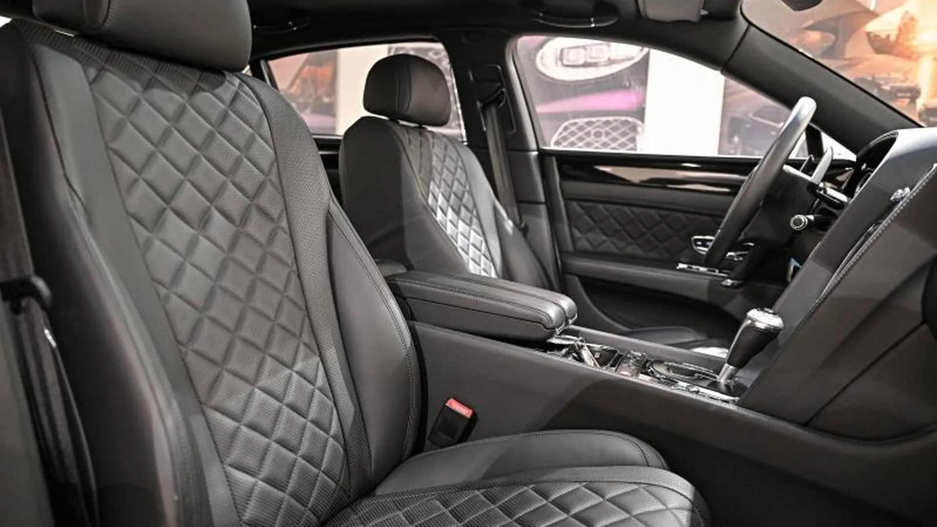 Bentley Flying Spur — photo 14
