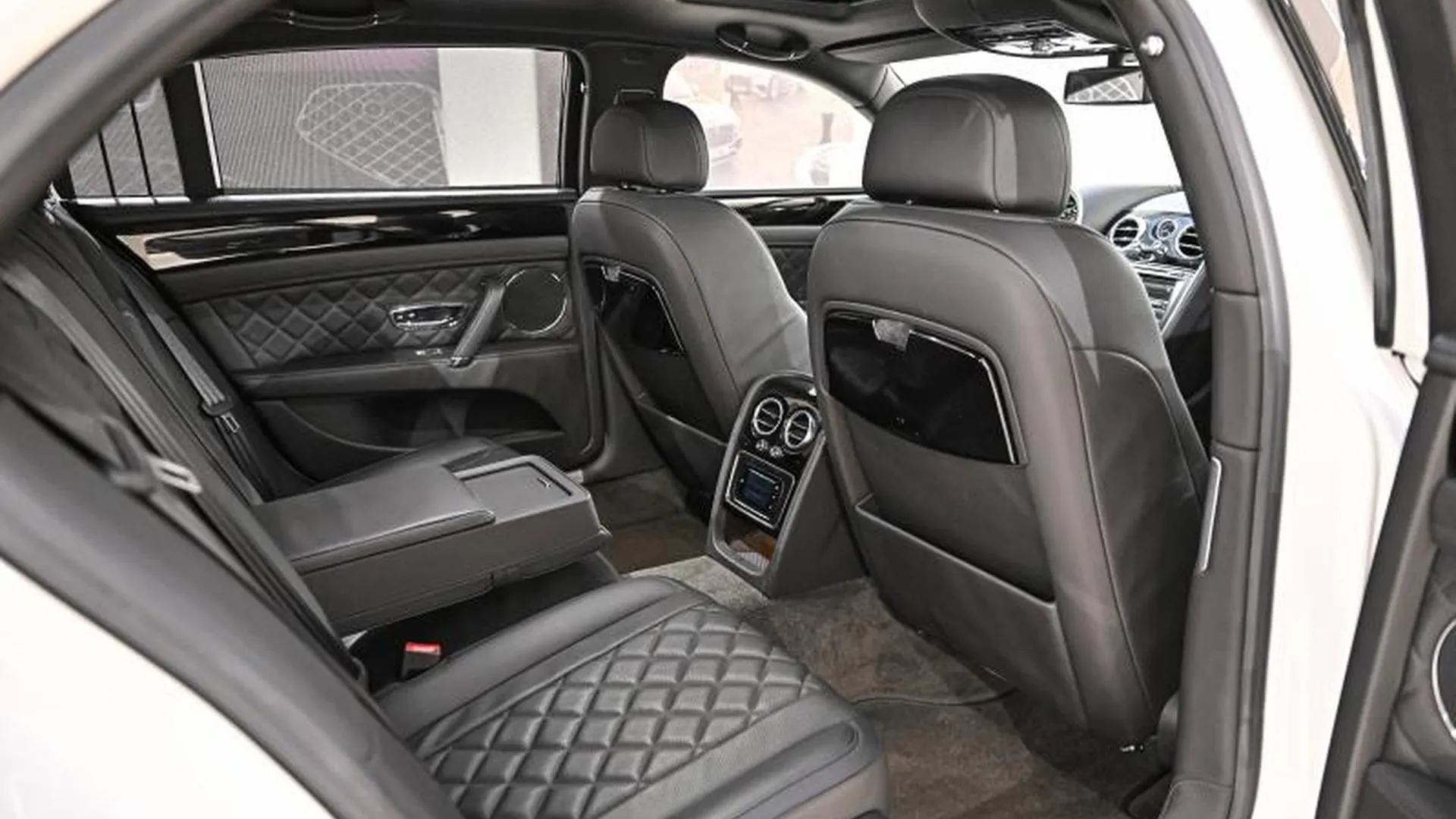Bentley Flying Spur — photo 15