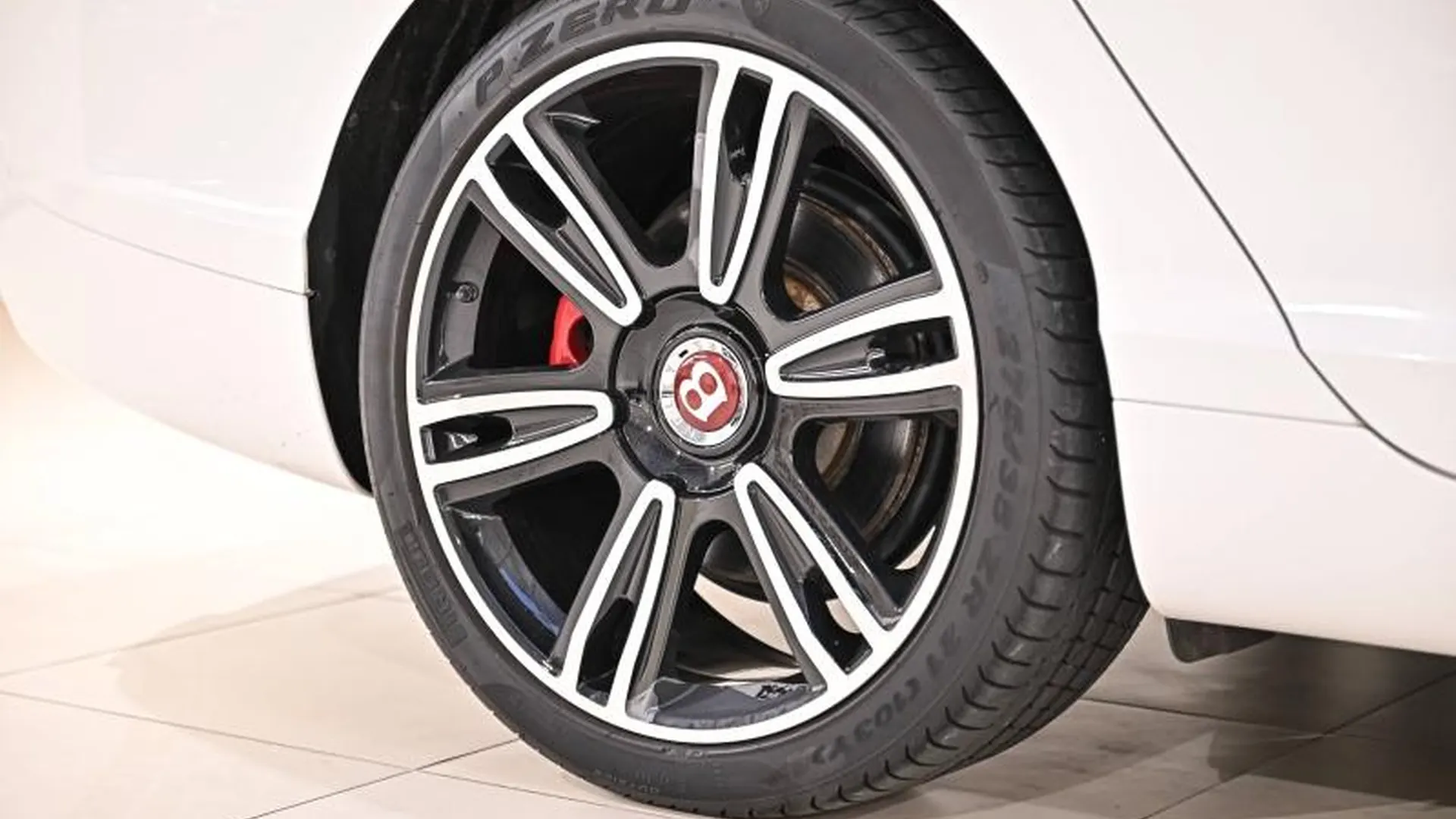 Bentley Flying Spur — photo 9