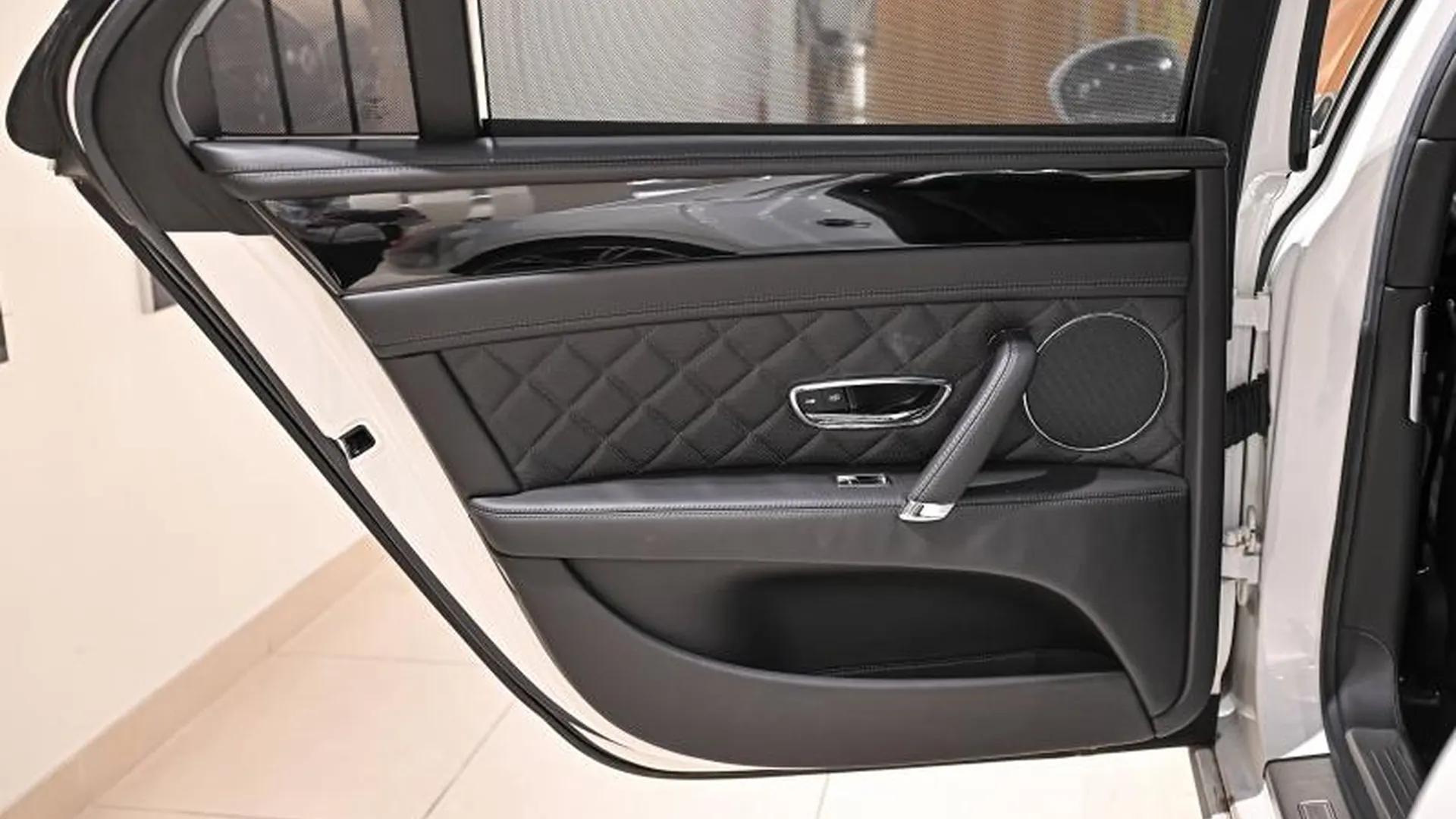 Bentley Flying Spur — photo 20