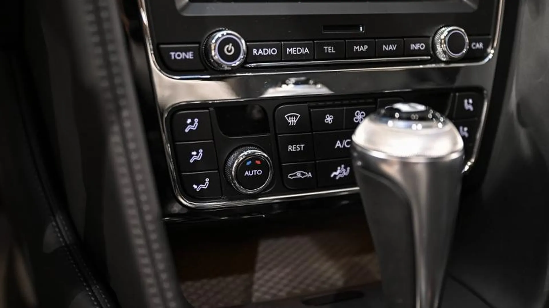 Bentley Flying Spur — photo 34