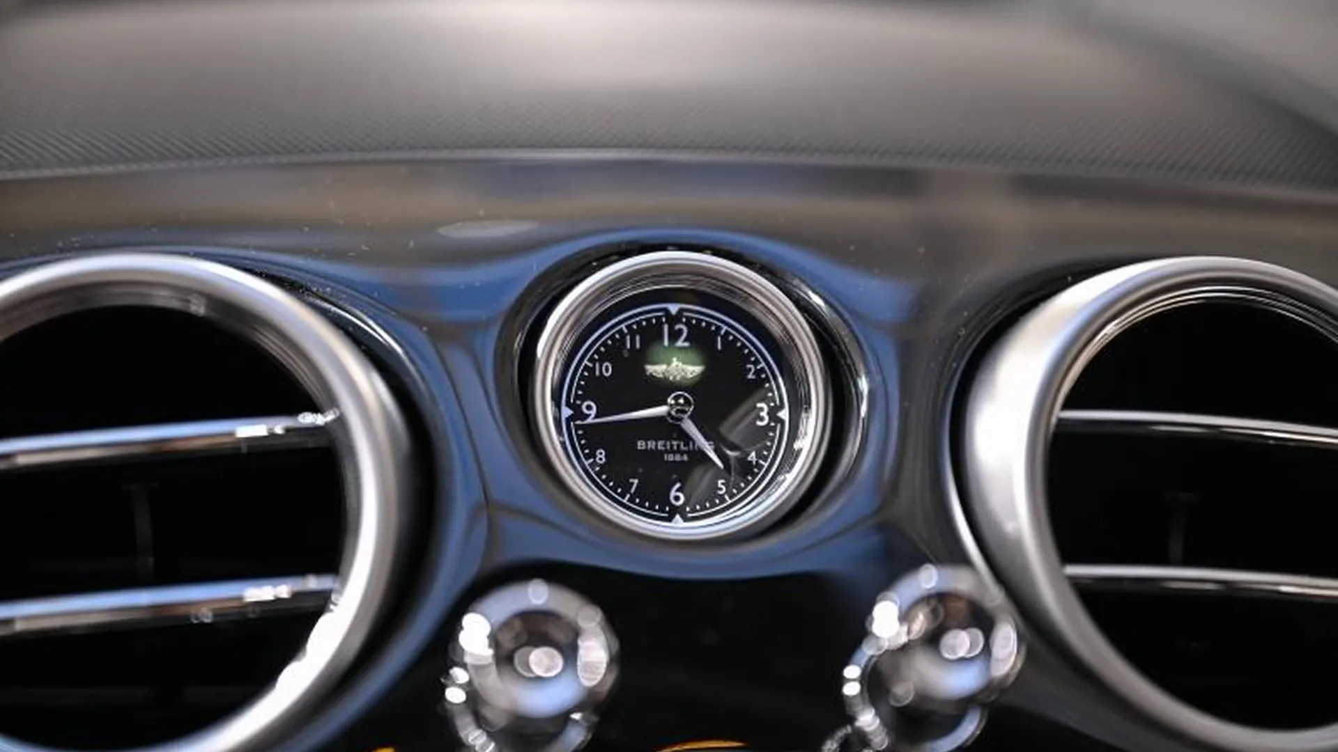 Bentley Flying Spur — photo 36