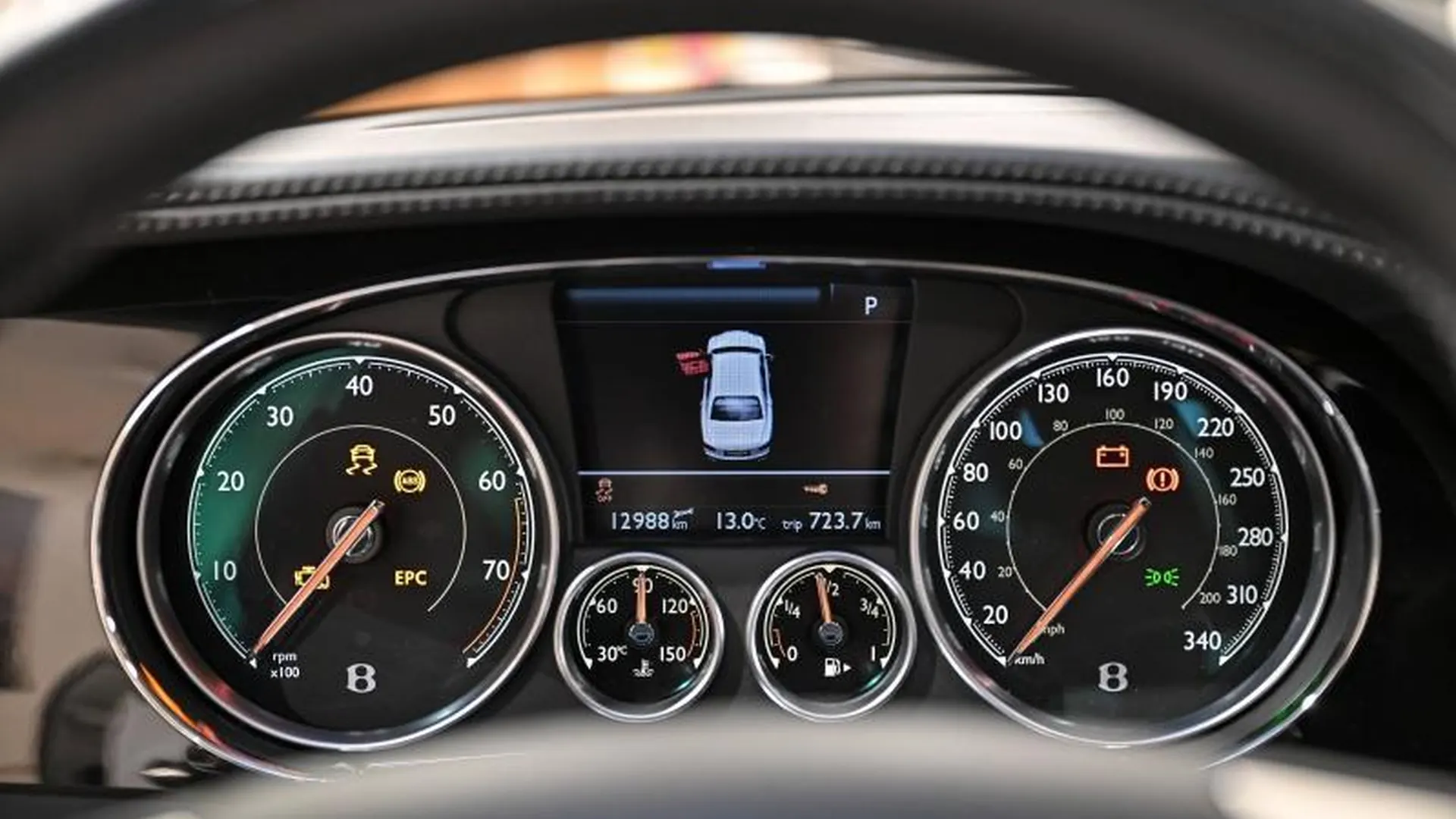 Bentley Flying Spur — photo 28