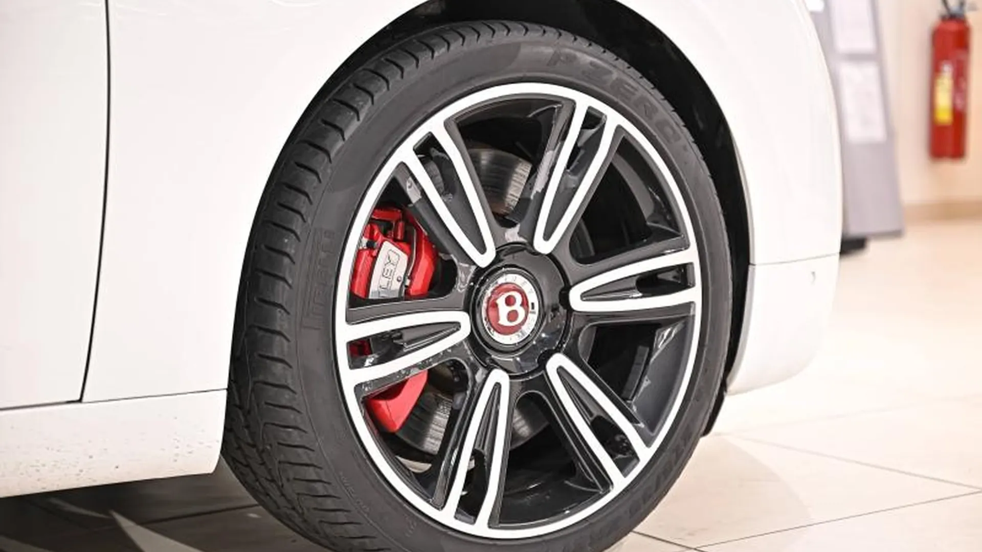 Bentley Flying Spur — photo 8