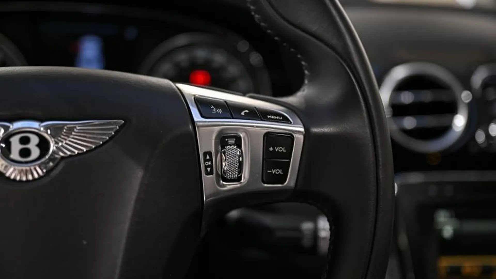 Bentley Flying Spur — photo 30
