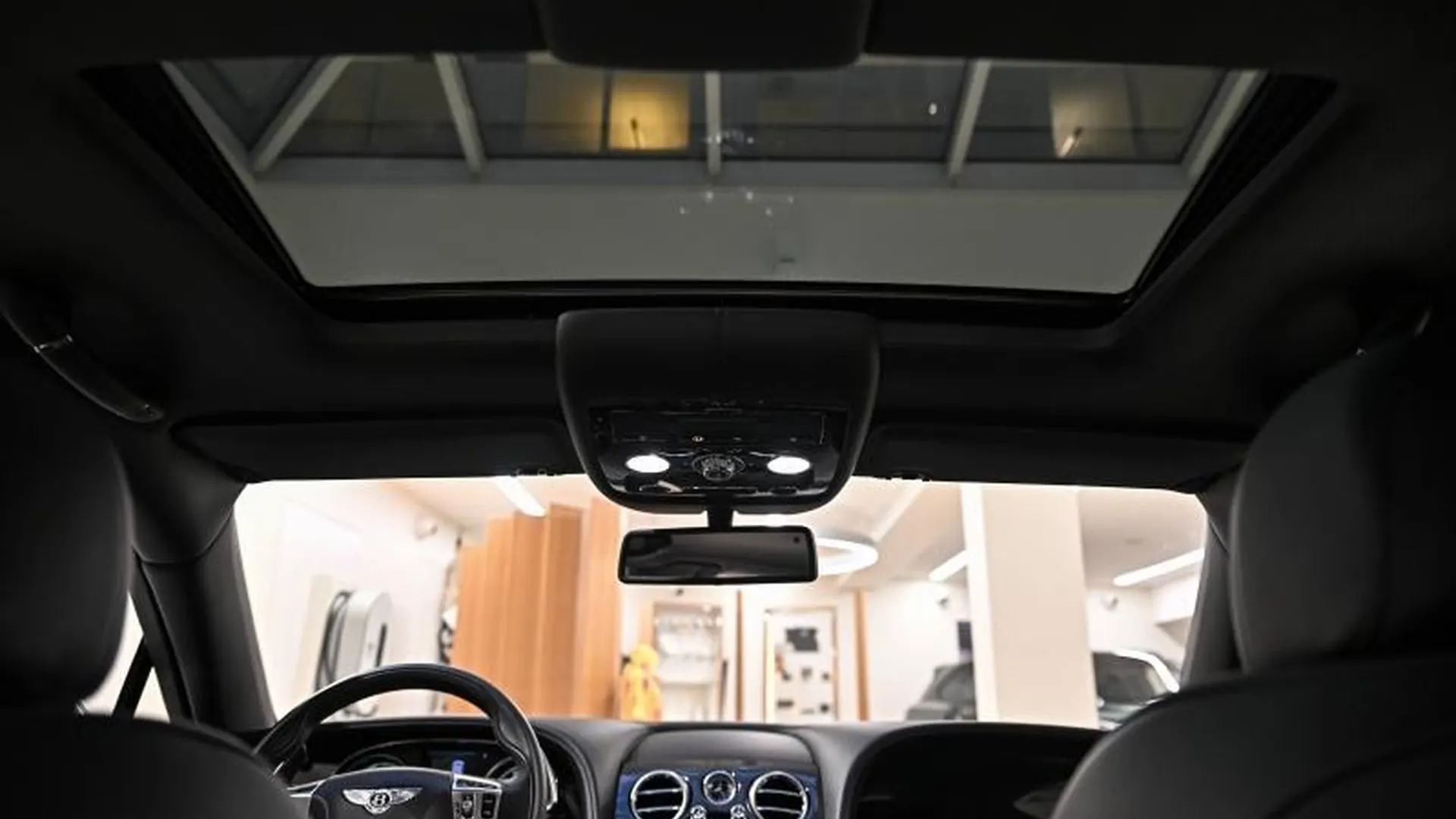 Bentley Flying Spur — photo 23