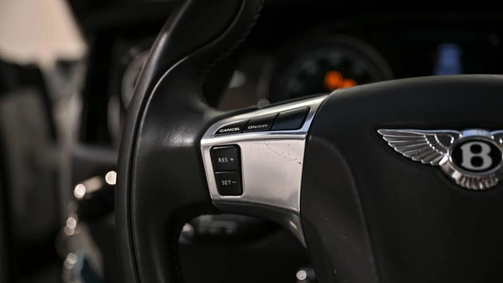 Bentley Flying Spur — photo 29