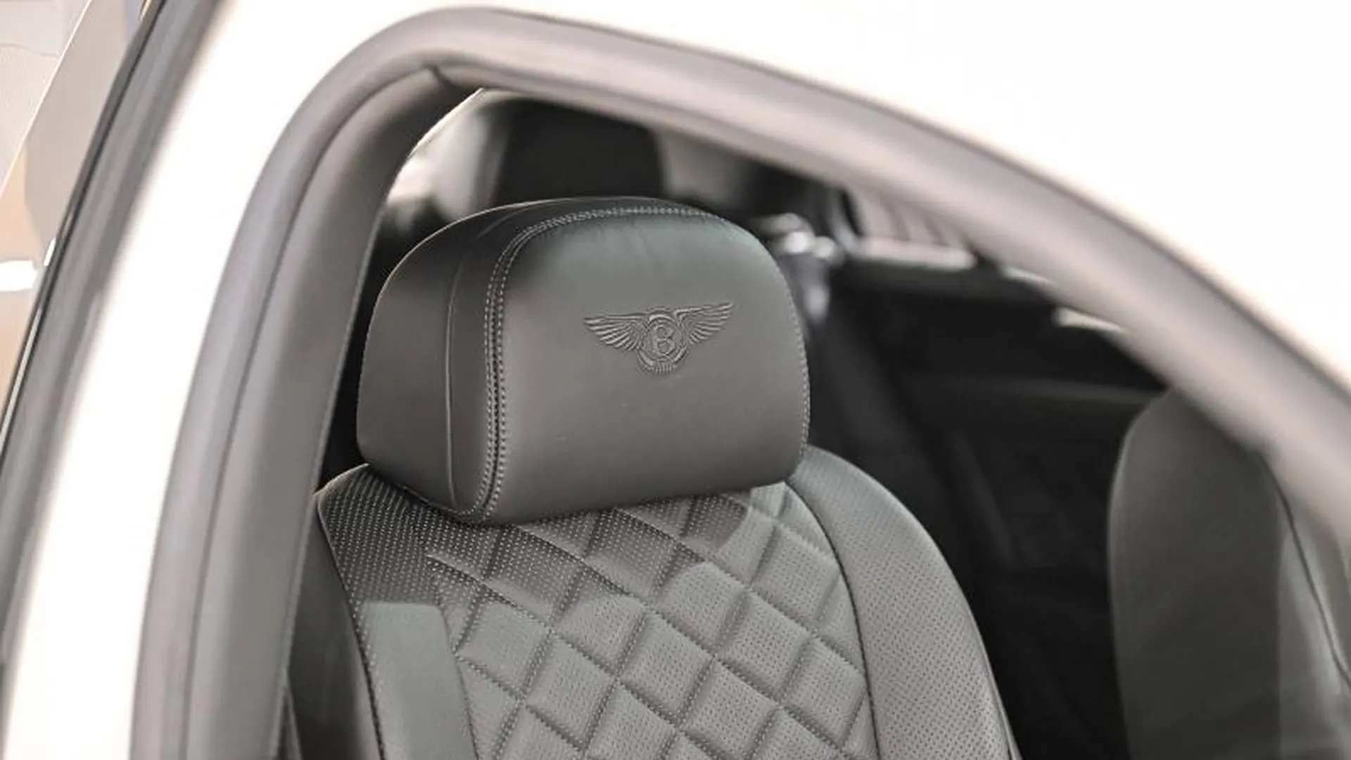 Bentley Flying Spur — photo 12