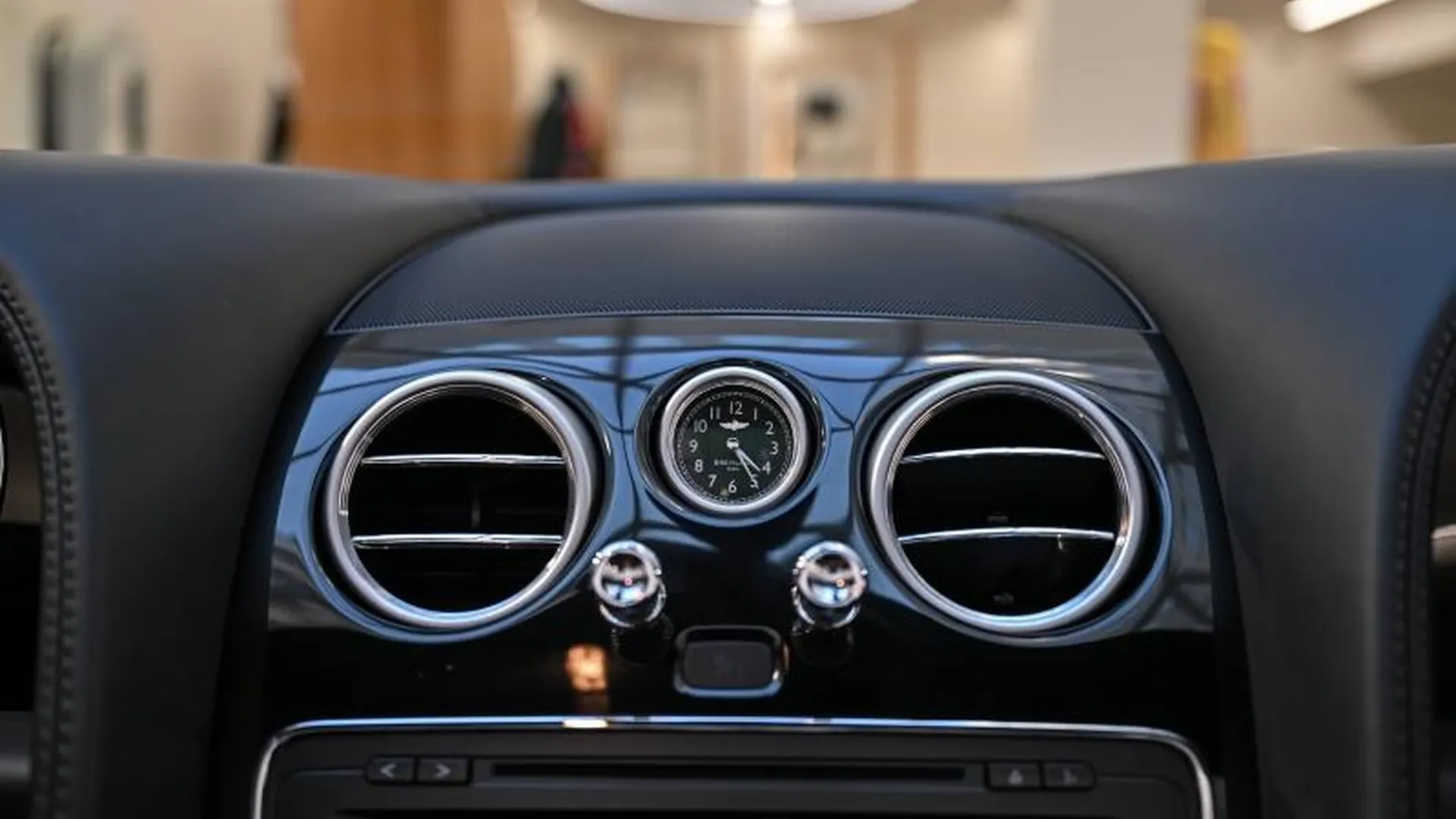 Bentley Continental GTC — photo 27